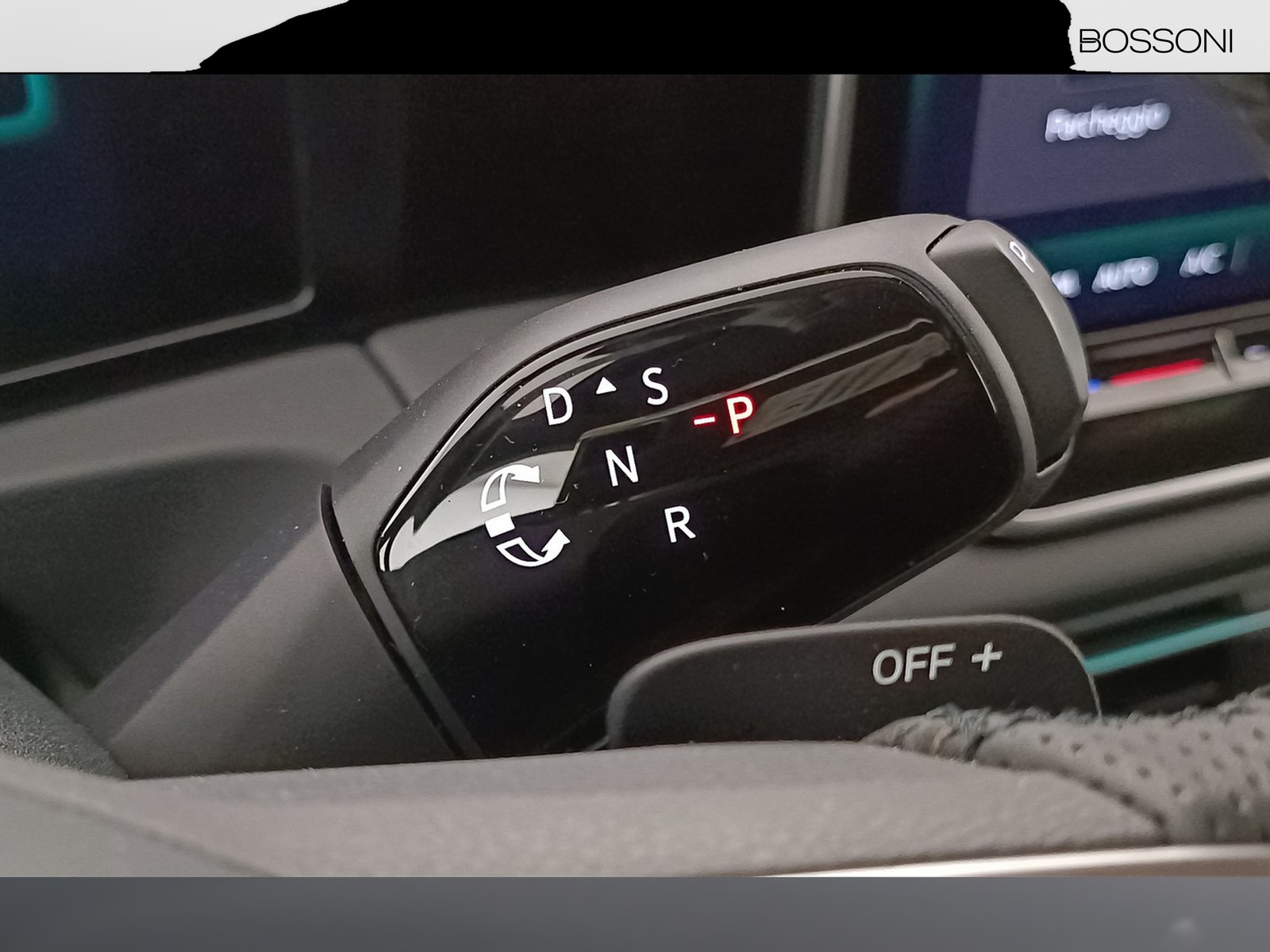12 - Volkswagen Tiguan 2.0 tdi scr 150cv r-line dsg