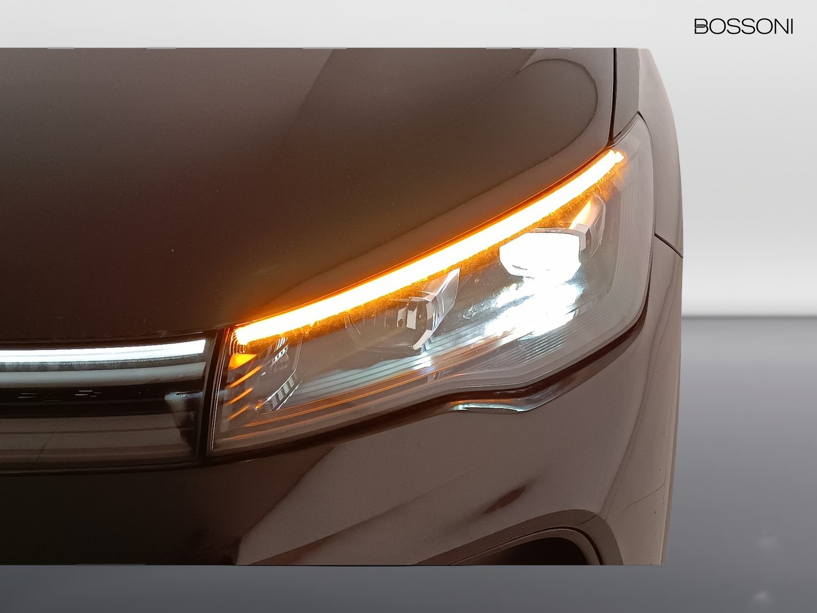 42 - Volkswagen Tiguan 2.0 tdi scr 150cv r-line dsg
