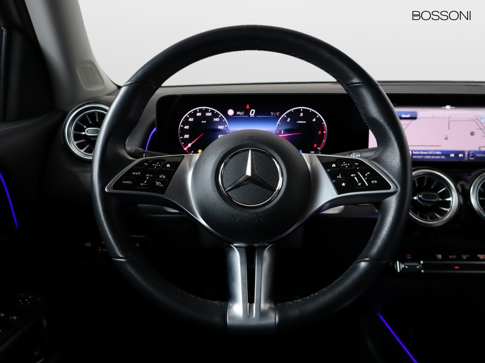 17 - Mercedes GLB 200 d progressive advanced plus 8g-dct
