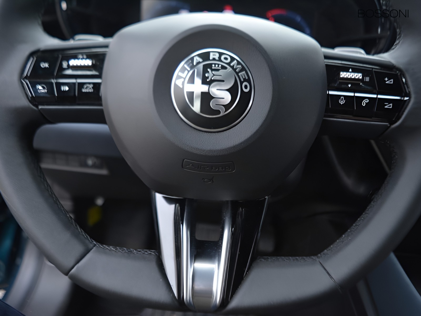 16 - Alfa Romeo Junior 1.2 hybrid 145cv ibrida edct6