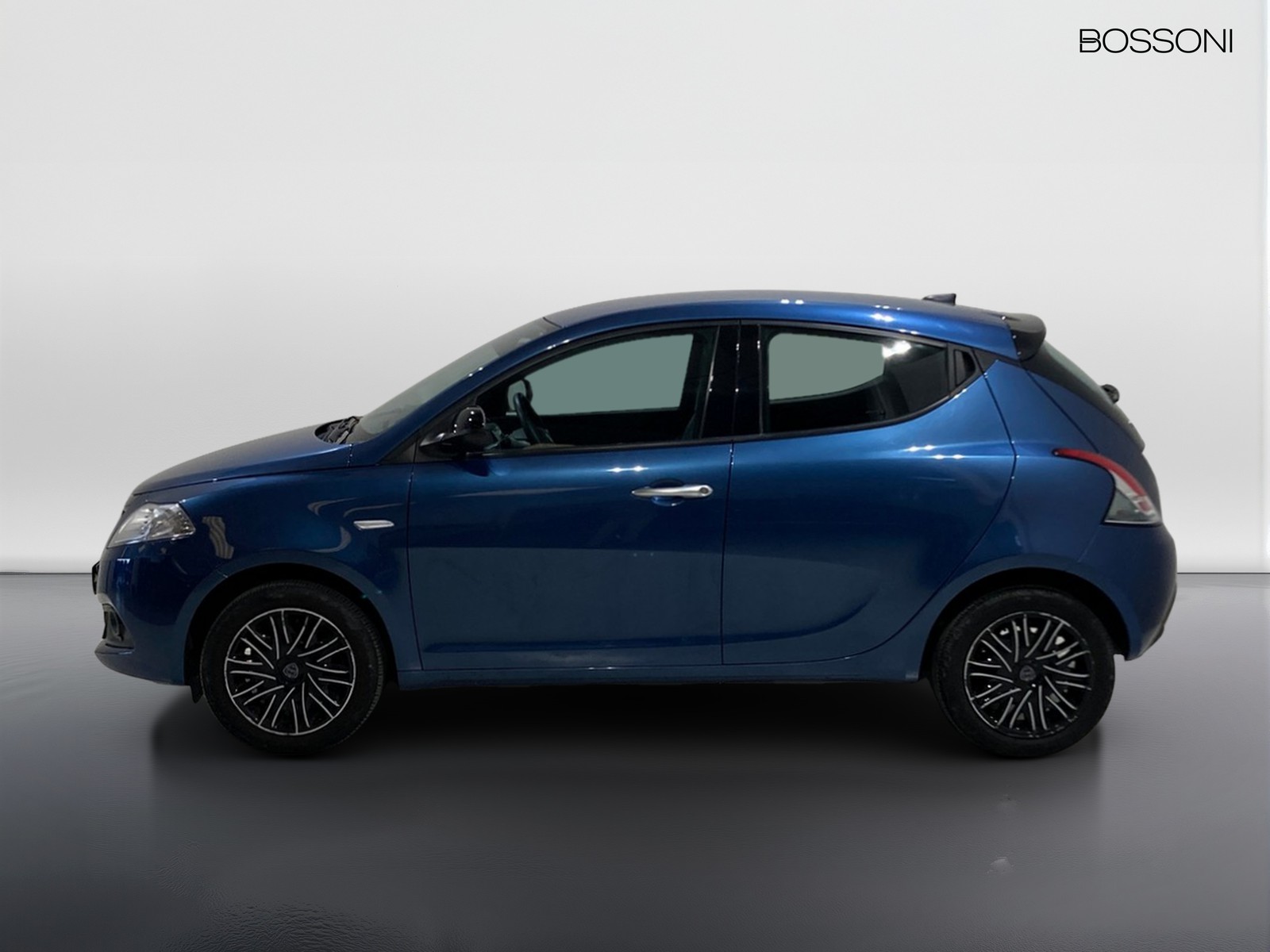 5 - Lancia Ypsilon 1.0 firefly hybrid 70cv silver s&s