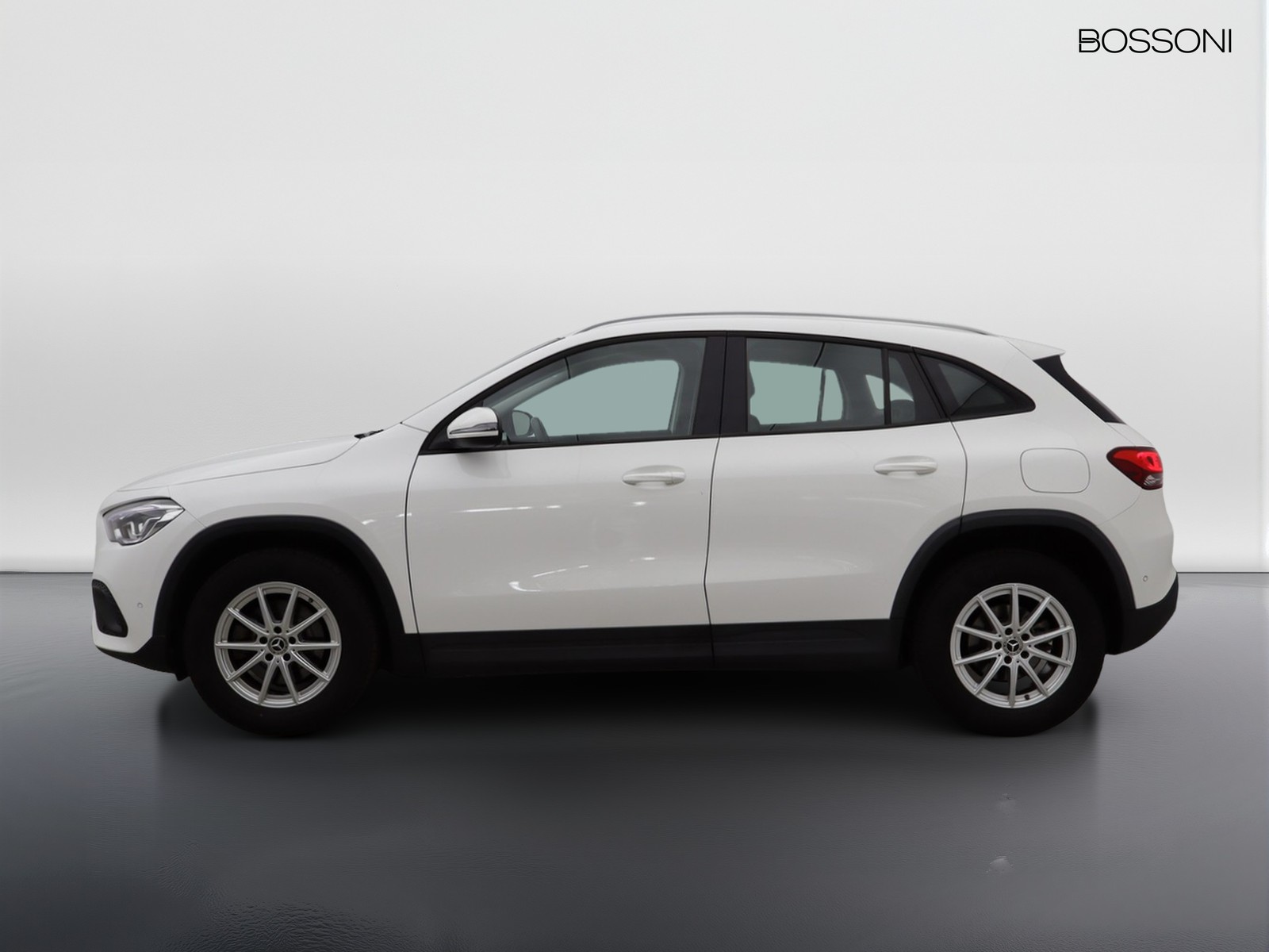 3 - Mercedes GLA 200 business extra 7g-dct