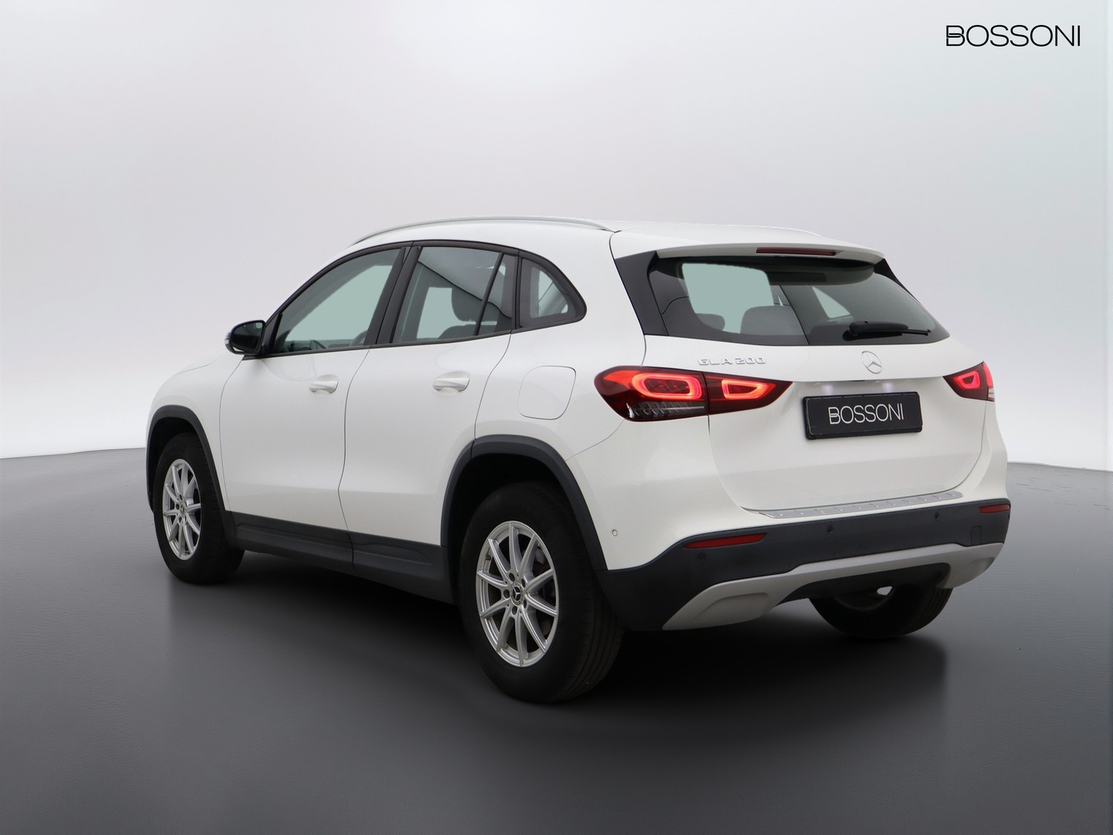 5 - Mercedes GLA 200 business extra 7g-dct