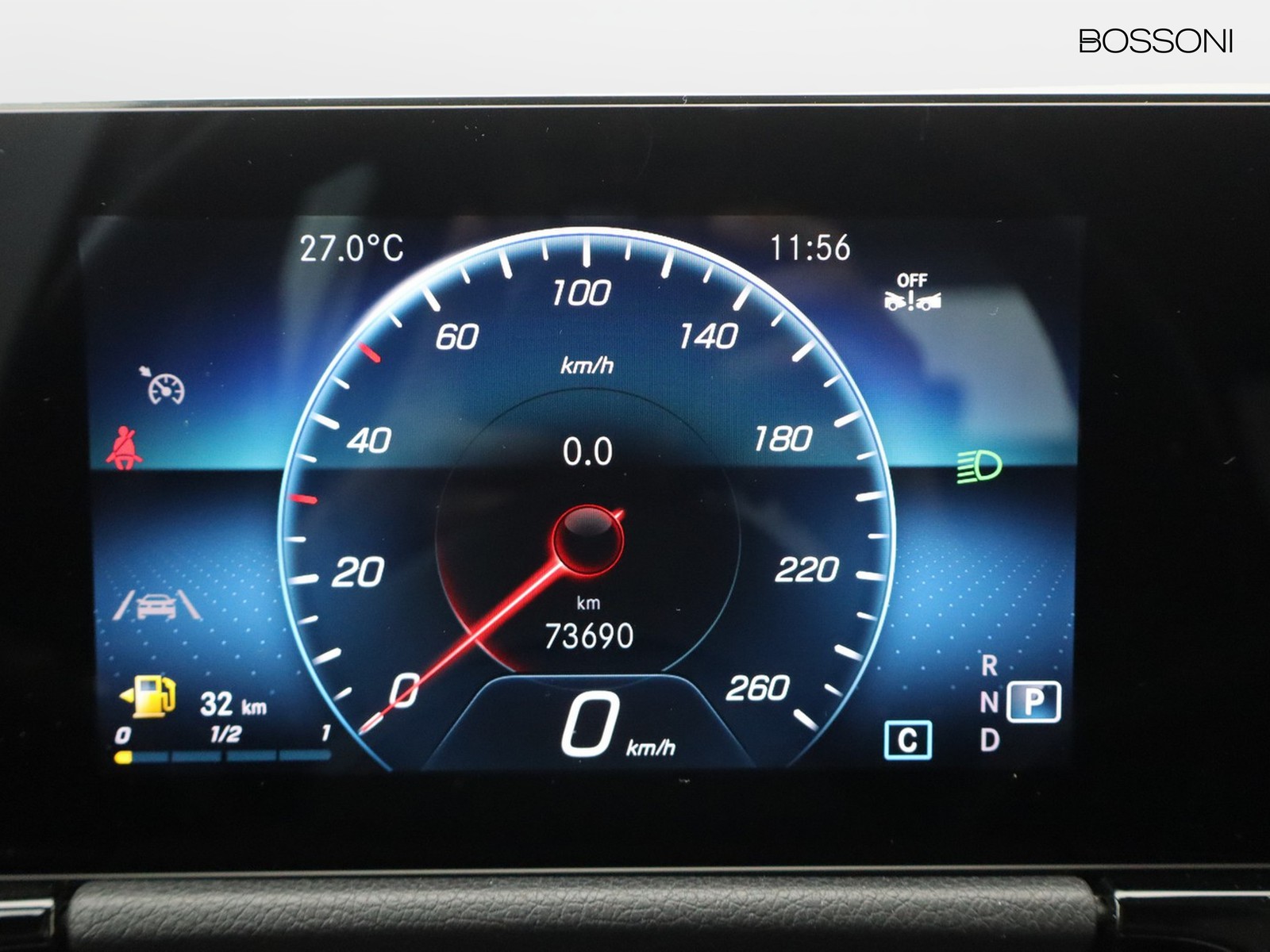 9 - Mercedes GLA 200 business extra 7g-dct