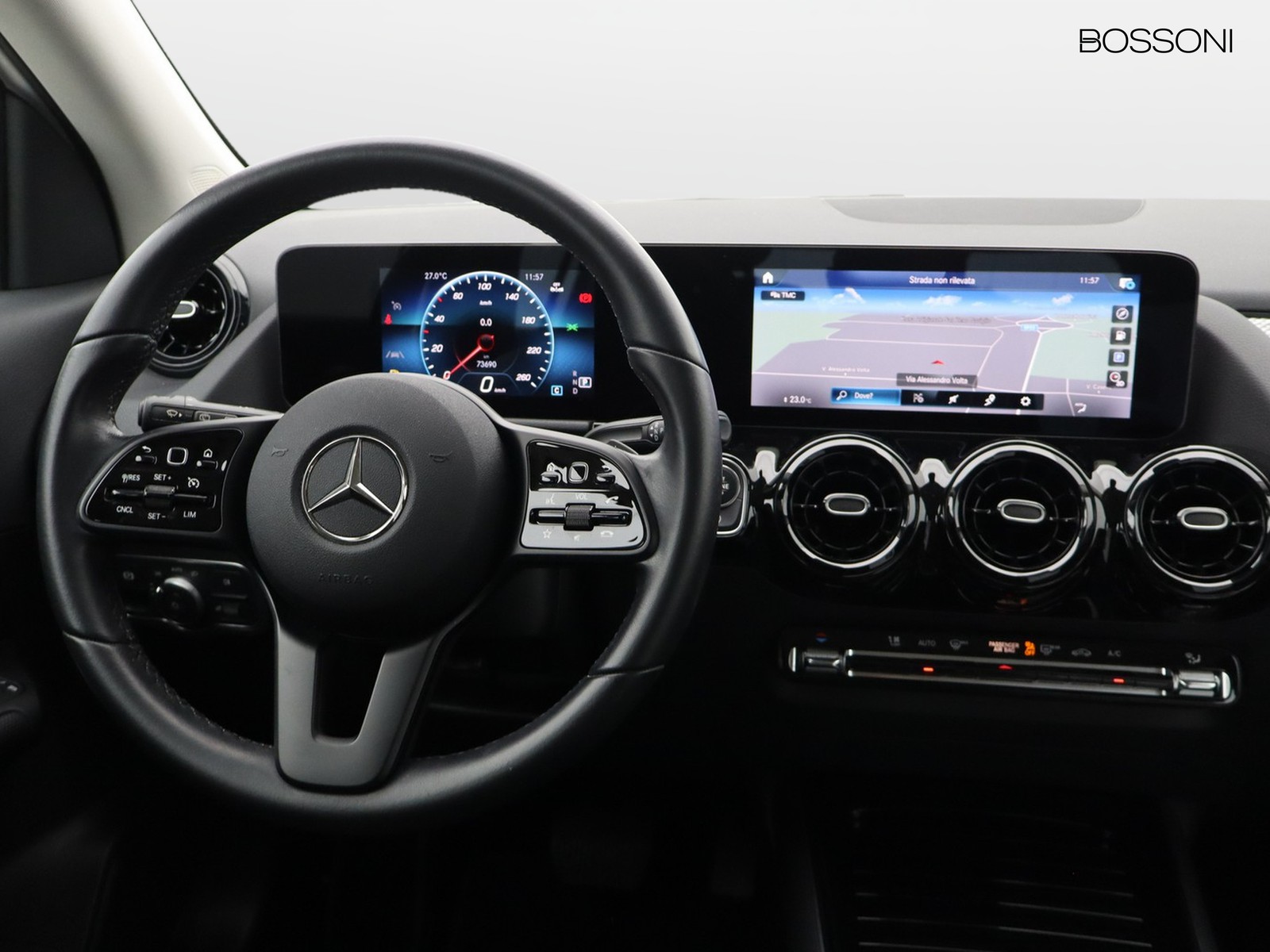 12 - Mercedes GLA 200 business extra 7g-dct
