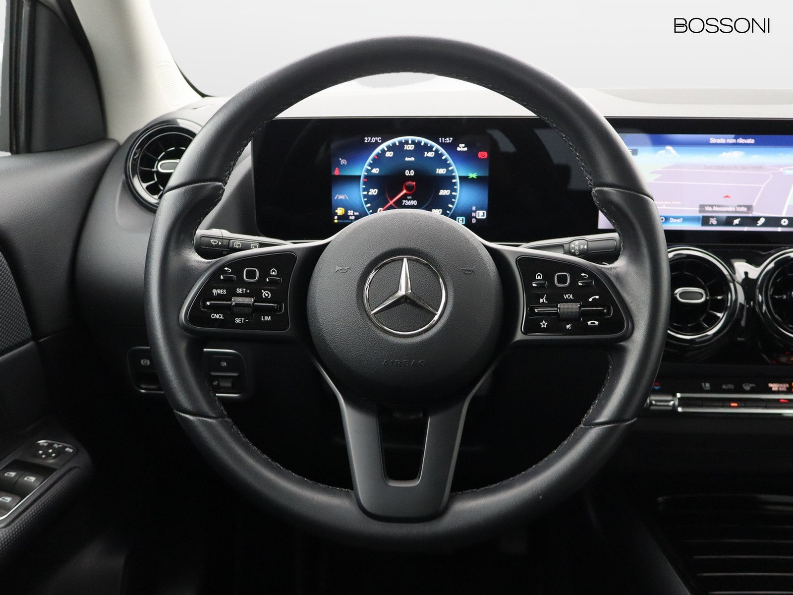 16 - Mercedes GLA 200 business extra 7g-dct