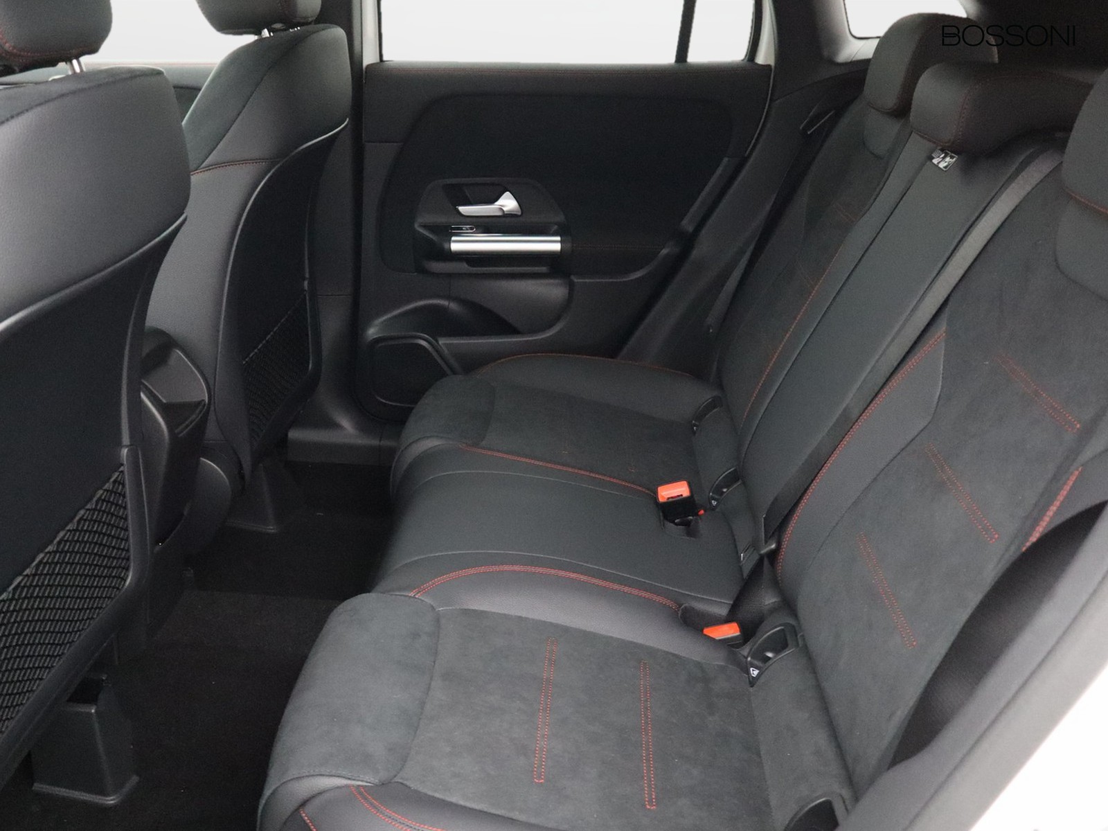 8 - Mercedes GLA 200 d amg line extra 8g-dct