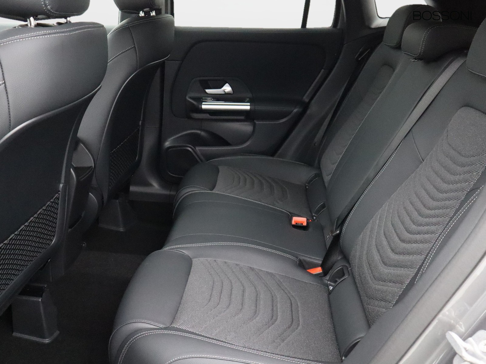 8 - Mercedes GLA 200 d progressive extra 8g-dct