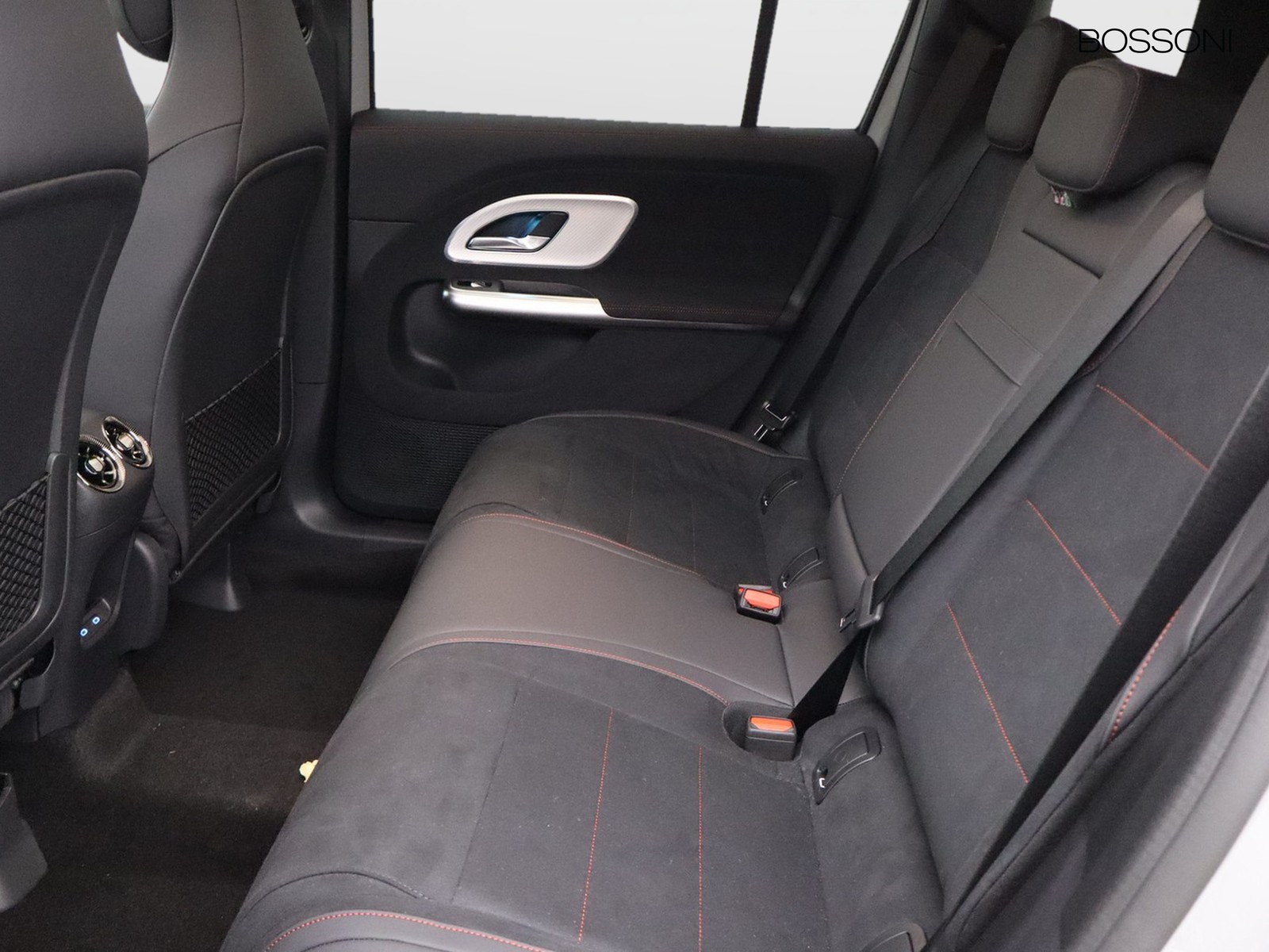 8 - Mercedes GLB 200 advanced plus 8g-edct