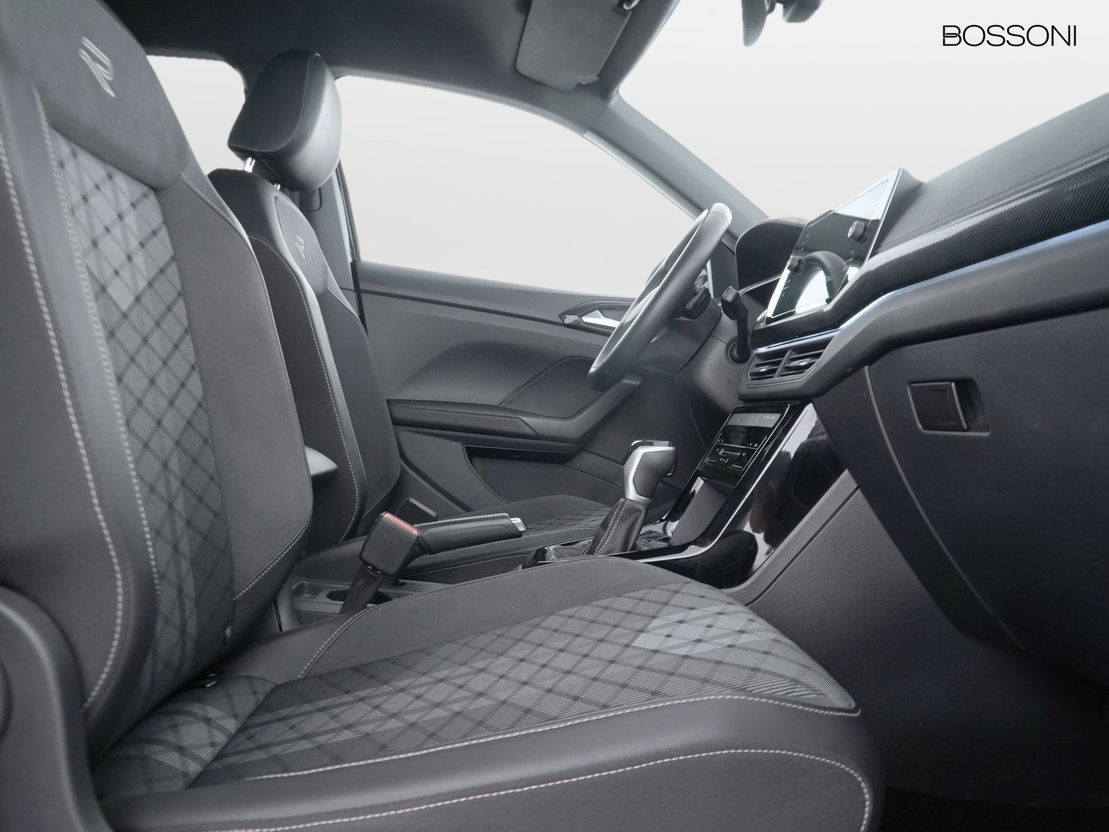 8 - Volkswagen T-Cross 1.0 tsi 115cv r-line plus dsg