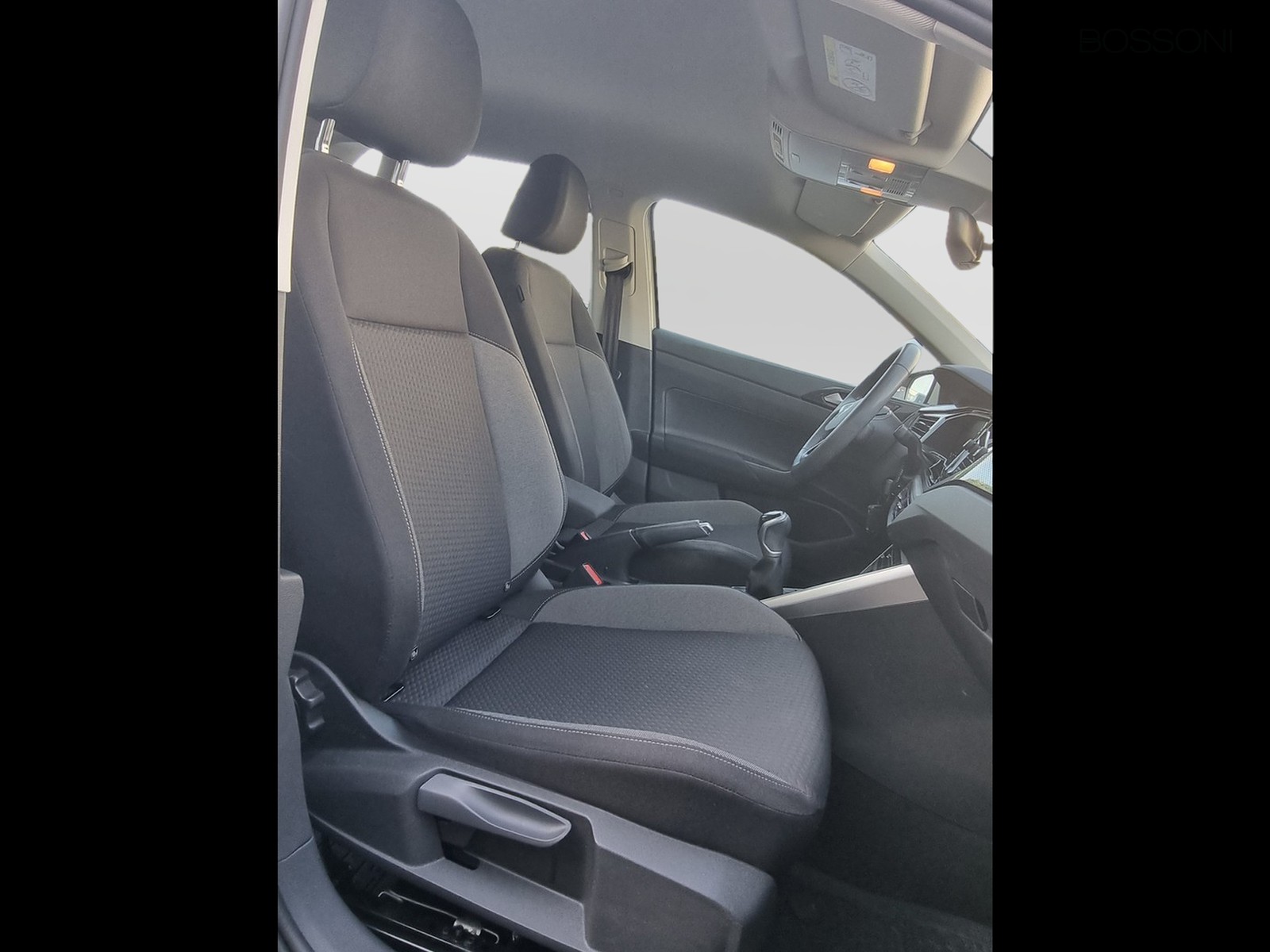 12 - Volkswagen Polo 1.0 tsi 95cv life