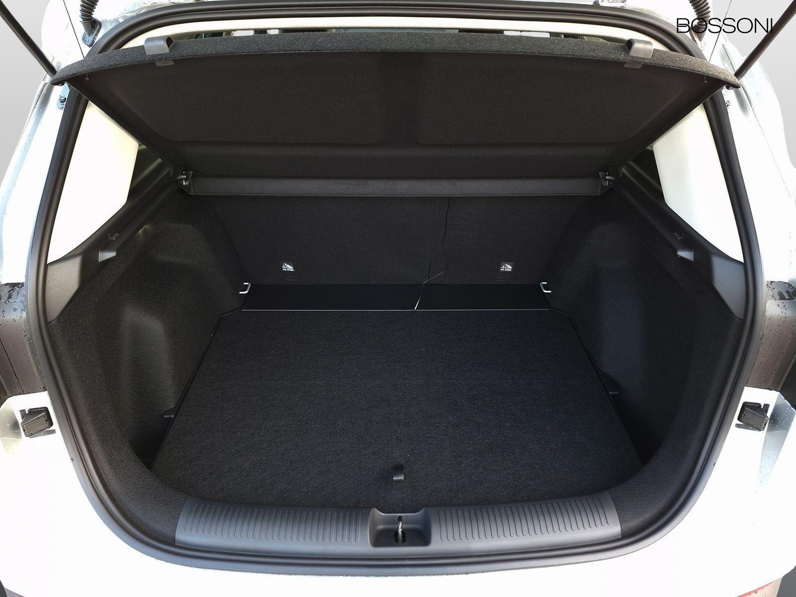 6 - Mg ZS 1.5 hybrid+ luxury auto