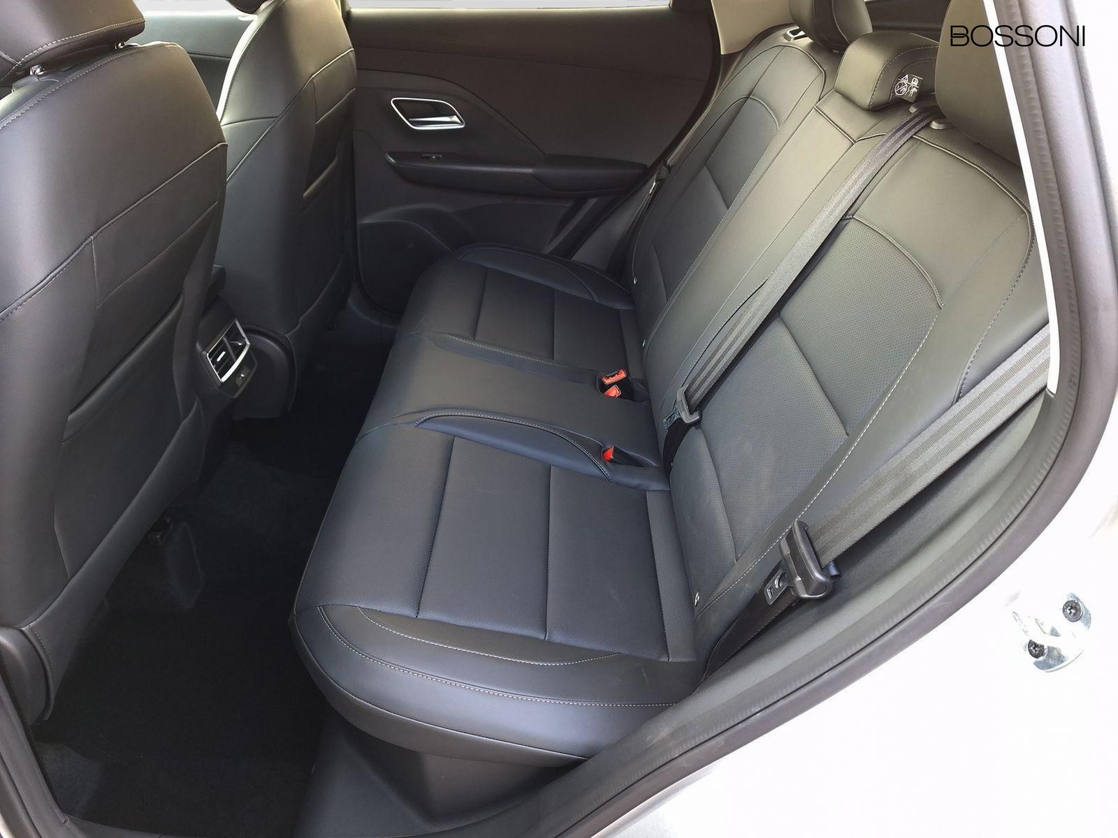 12 - Mg ZS 1.5 hybrid+ luxury auto