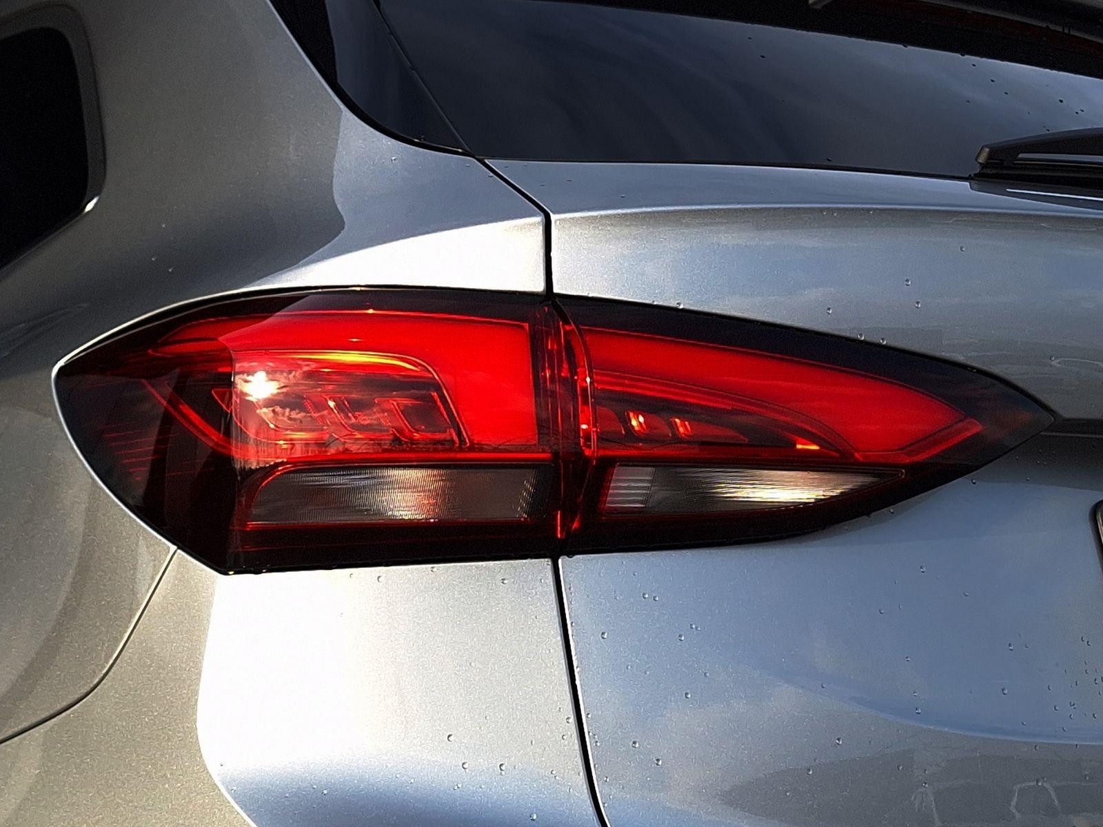 15 - Mg ZS 1.5 hybrid+ luxury auto