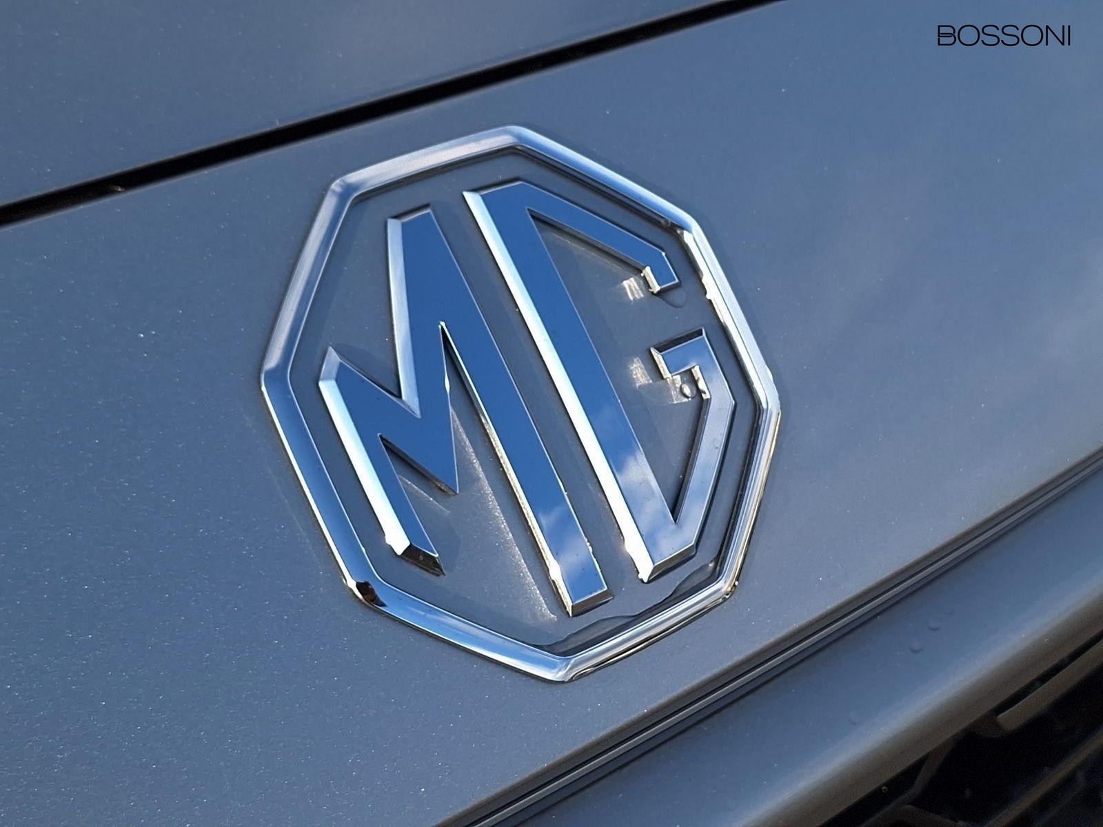 24 - Mg ZS 1.5 hybrid+ luxury auto
