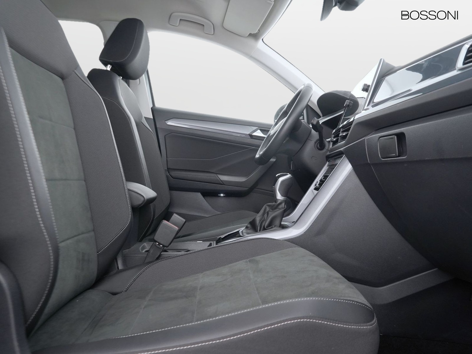8 - Volkswagen T-Roc 1.0 tsi 110cv style
