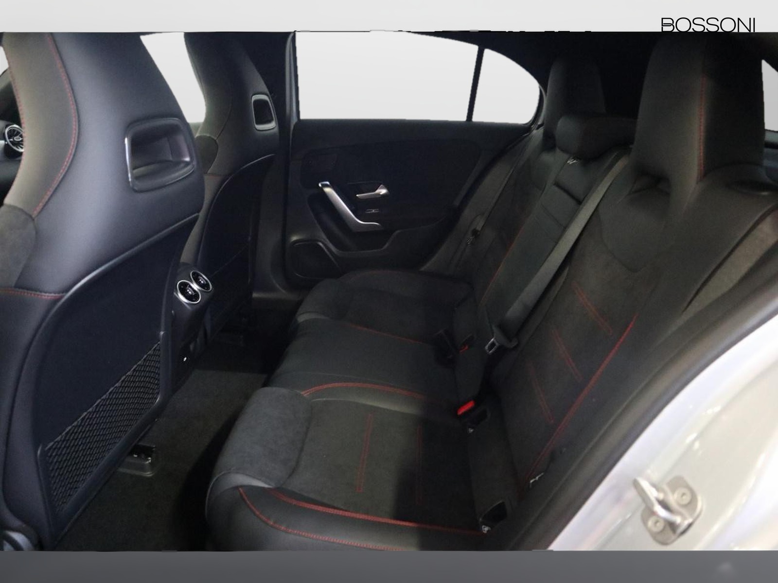5 - Mercedes Classe A 200 amg line premium 7g-dct