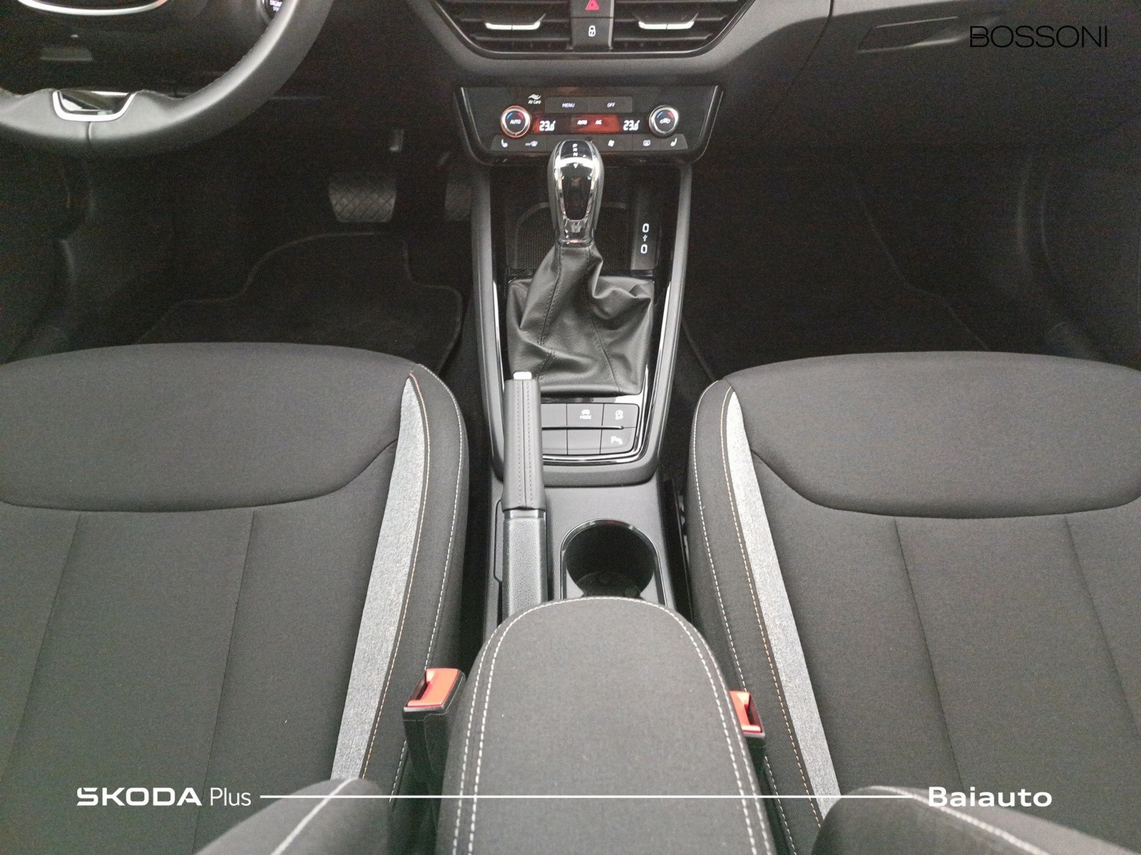 14 - Skoda Kamiq 1.0 tsi 115cv black dots dsg