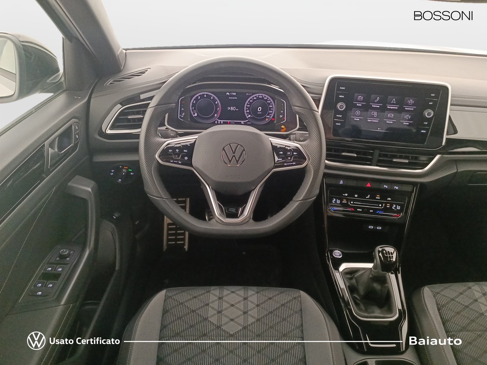 8 - Volkswagen T-Roc 1.0 tsi 110cv r line