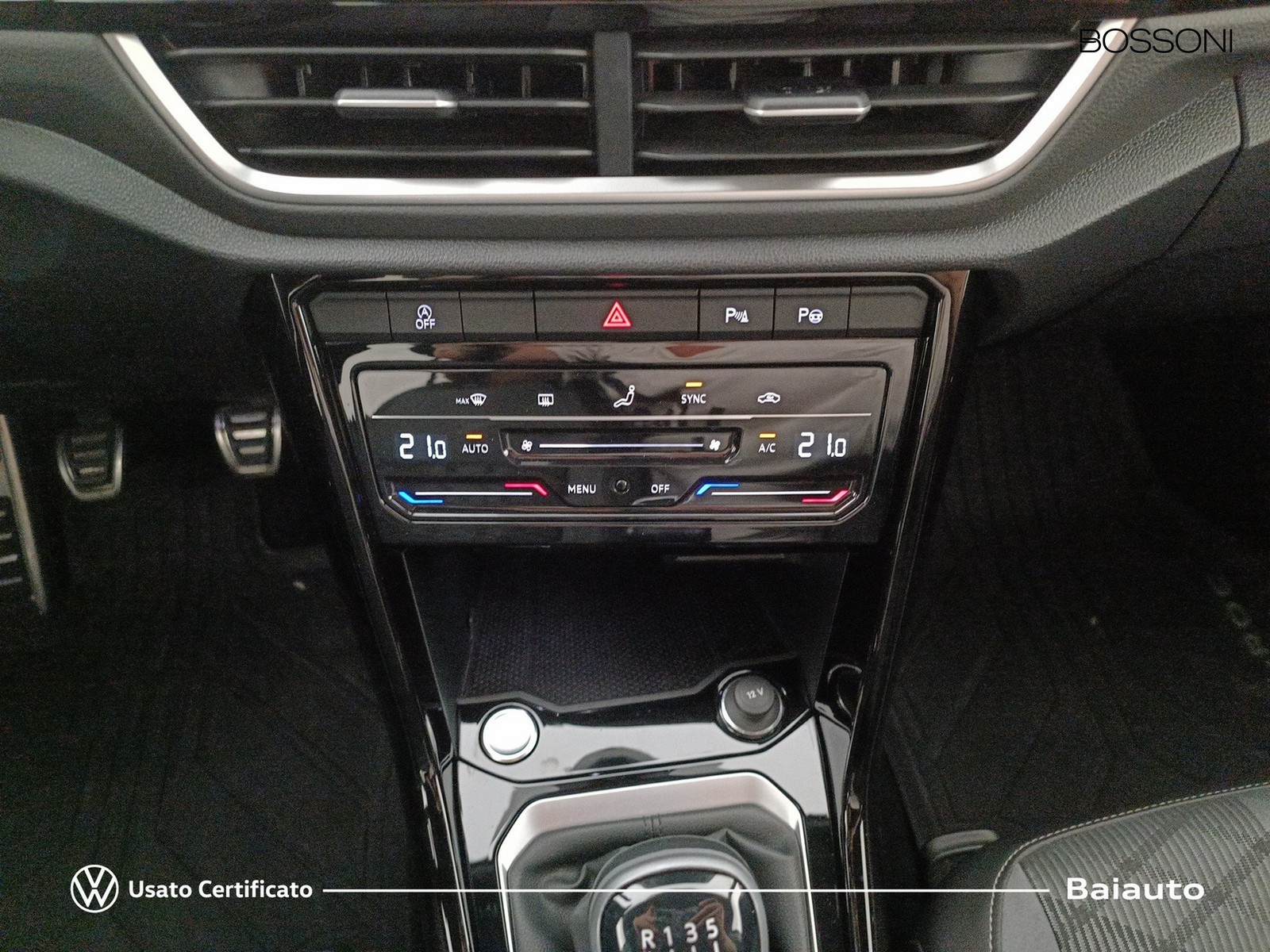 11 - Volkswagen T-Roc 1.0 tsi 110cv r line