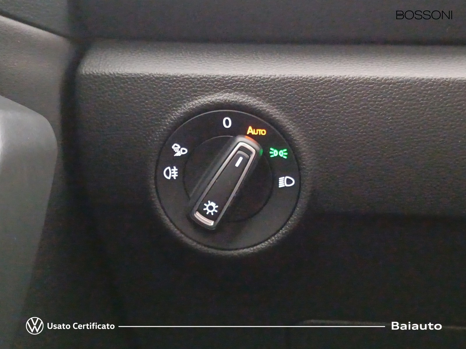 17 - Volkswagen T-Roc 1.0 tsi 110cv r line