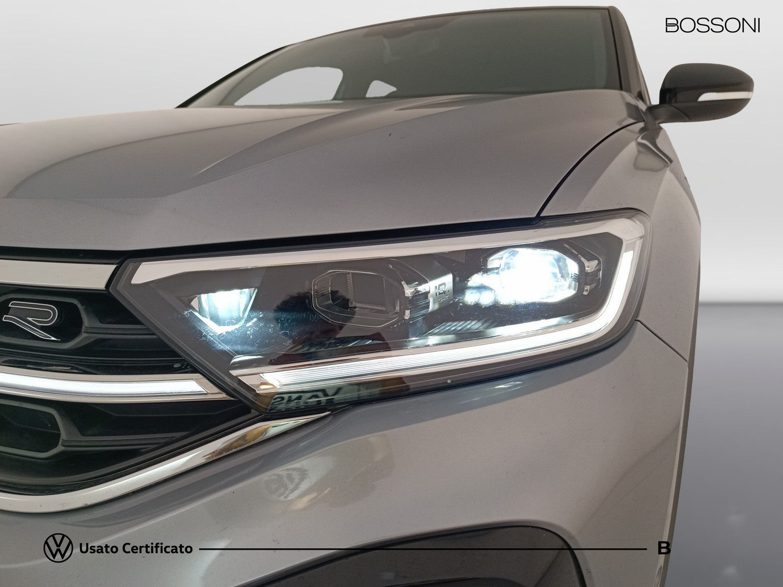 23 - Volkswagen T-Roc 1.0 tsi 110cv r line
