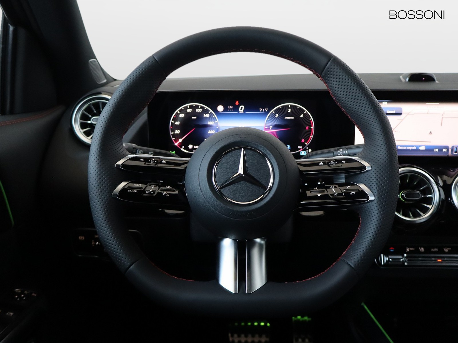 17 - Mercedes GLA 200 d amg line extra 8g-dct