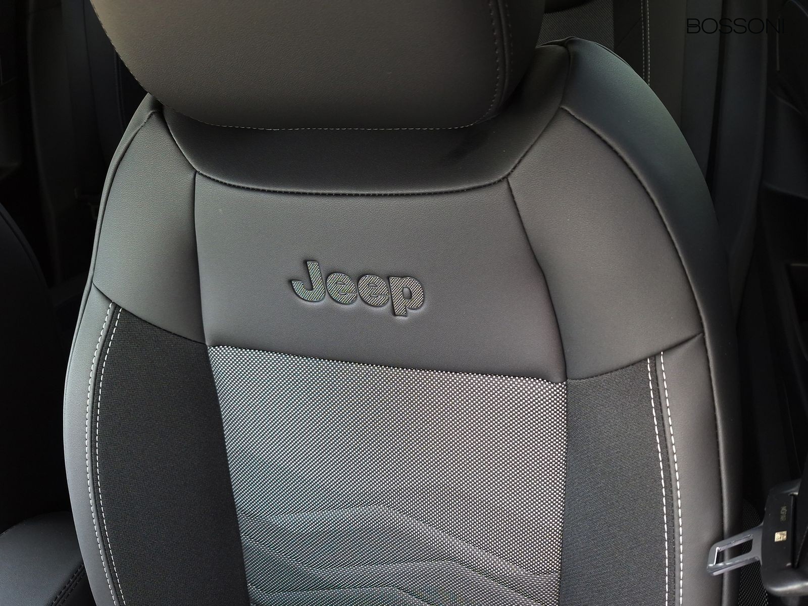 21 - Jeep Avenger 1.2 turbo e-hybrid mhev 110cv black edition fwd edct6