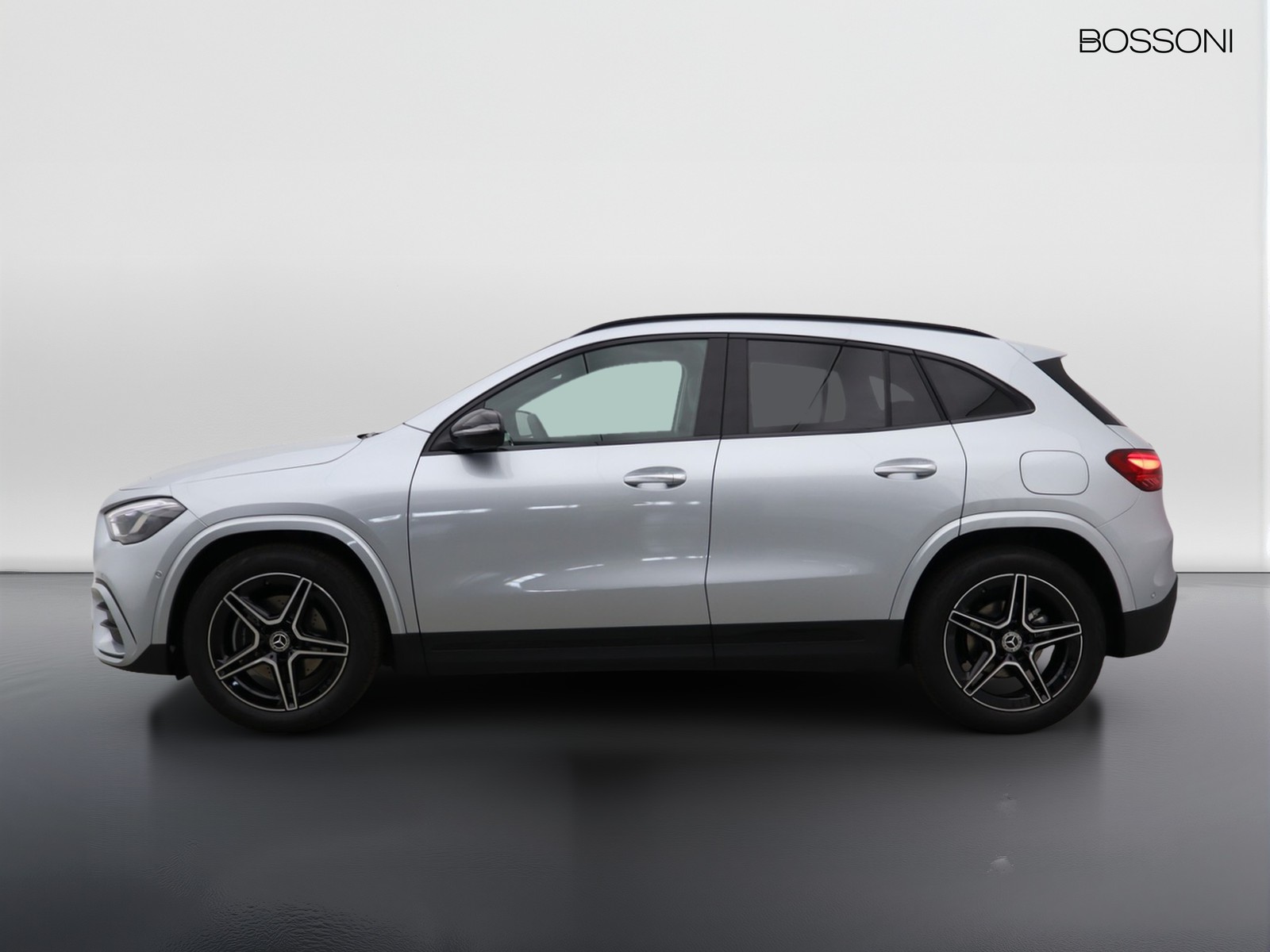 3 - Mercedes GLA 200 d amg line extra 8g-dct