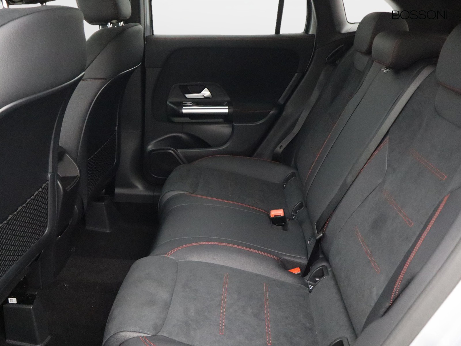 8 - Mercedes GLA 200 d amg line extra 8g-dct