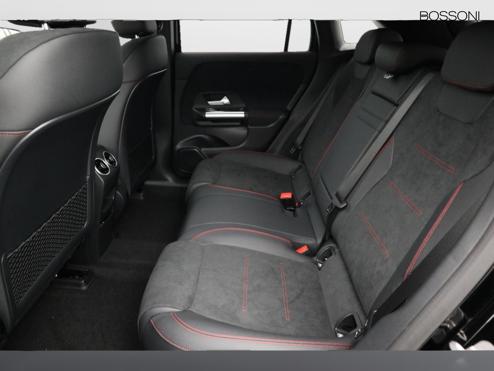 8 - Mercedes EQA 250+ amg line advanced