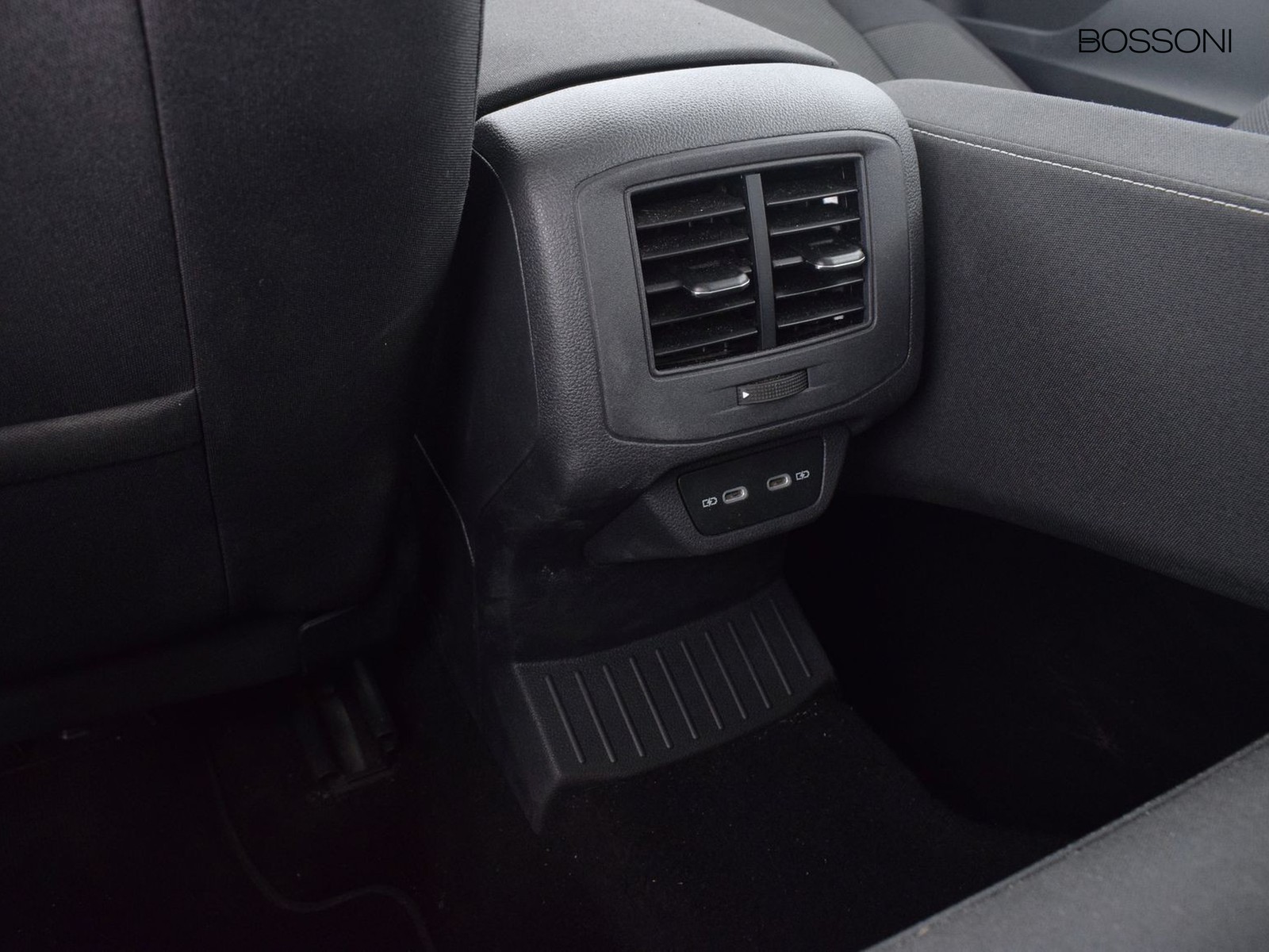 27 - Volkswagen T-Roc 2.0 tdi scr 115cv life