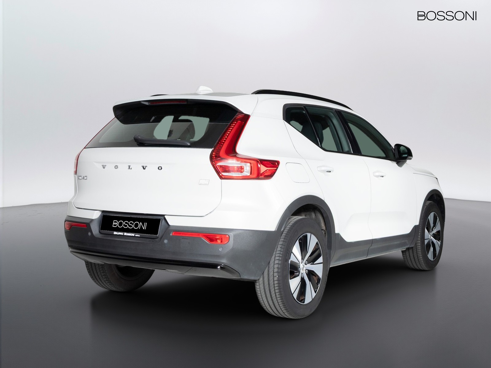 2 - Volvo XC40 1.5 t4 recharge plug-in-hybrid plus dark automatico