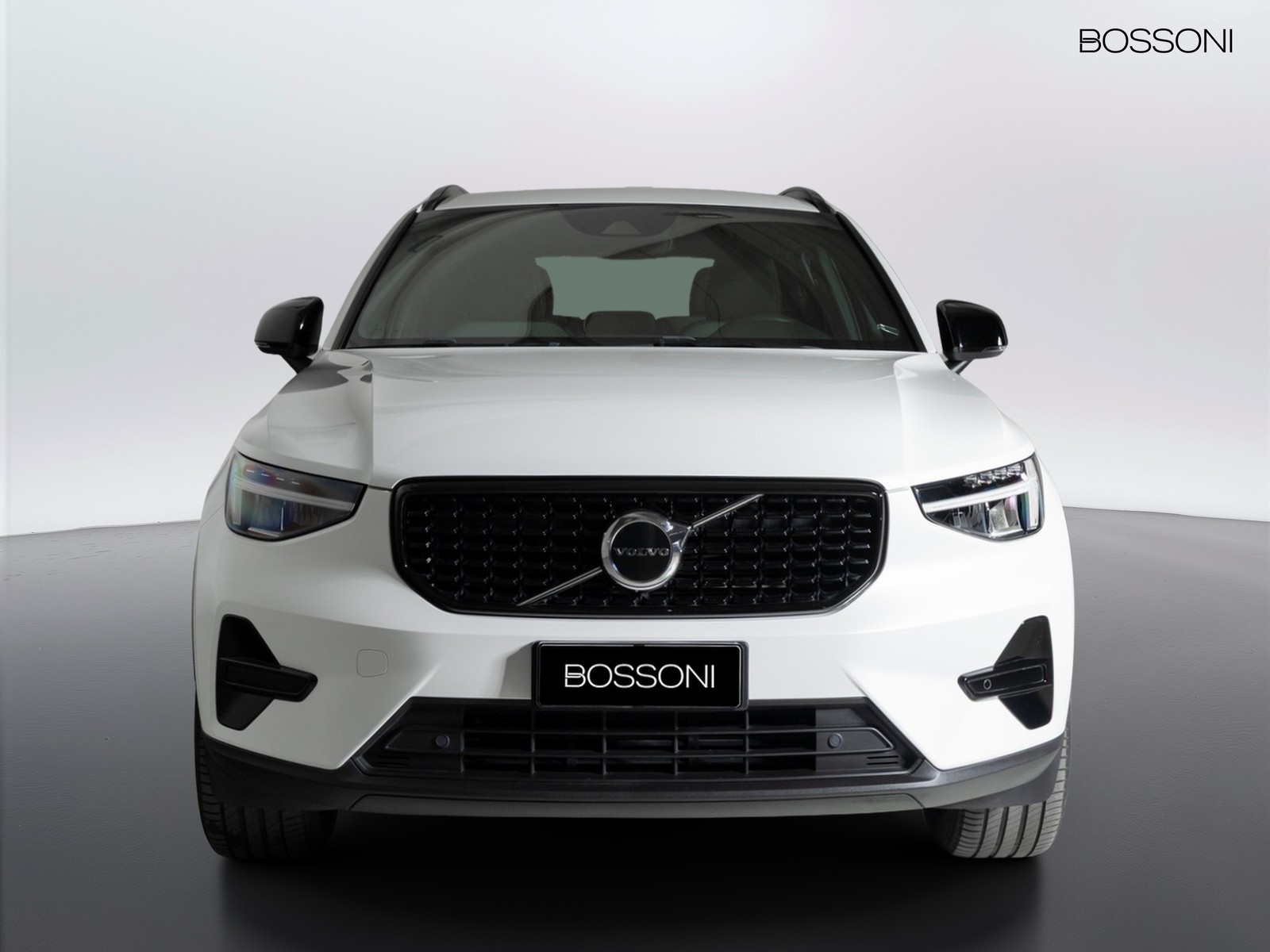 10 - Volvo XC40 1.5 t4 recharge plug-in-hybrid plus dark automatico