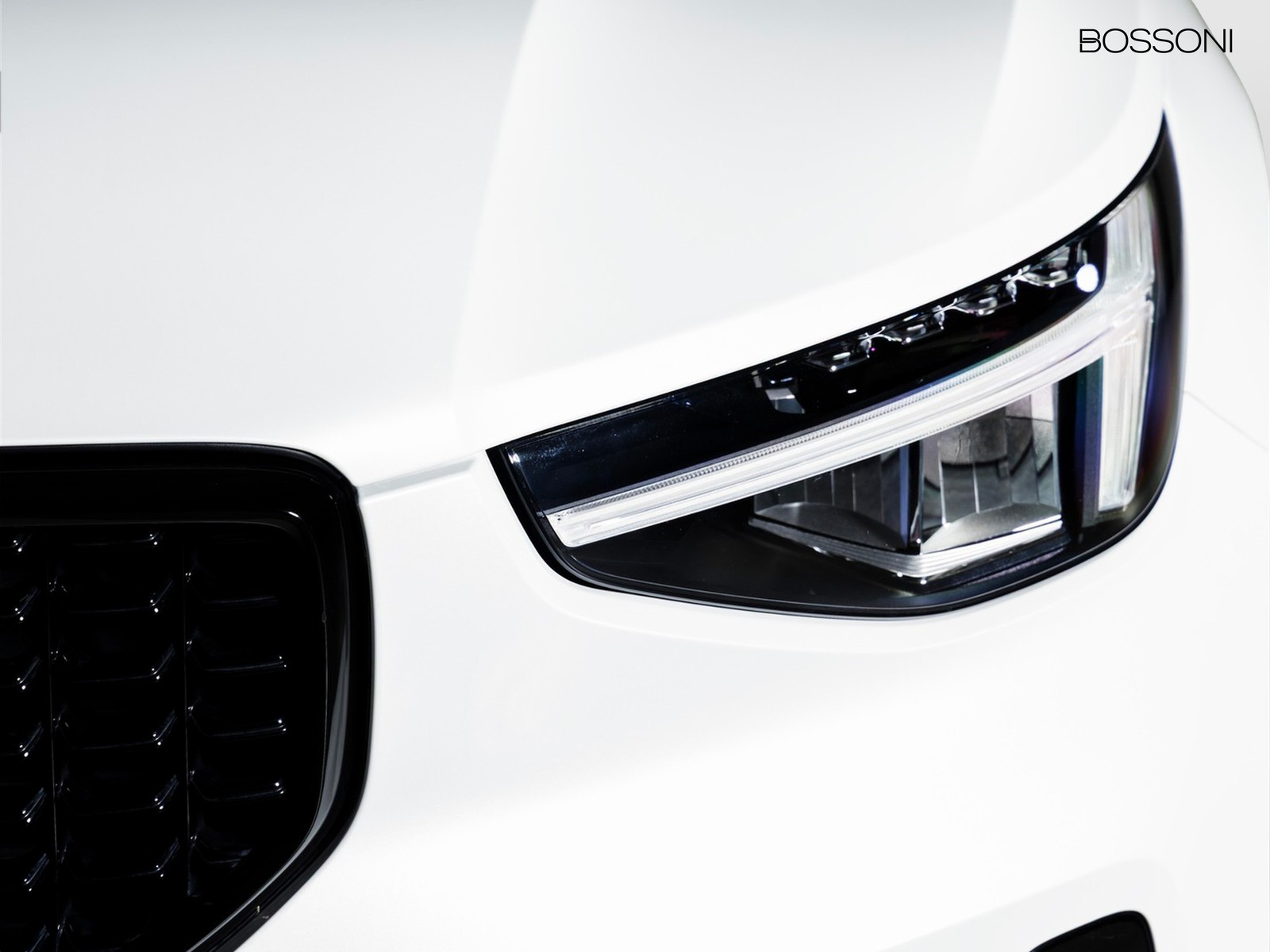 14 - Volvo XC40 1.5 t4 recharge plug-in-hybrid plus dark automatico
