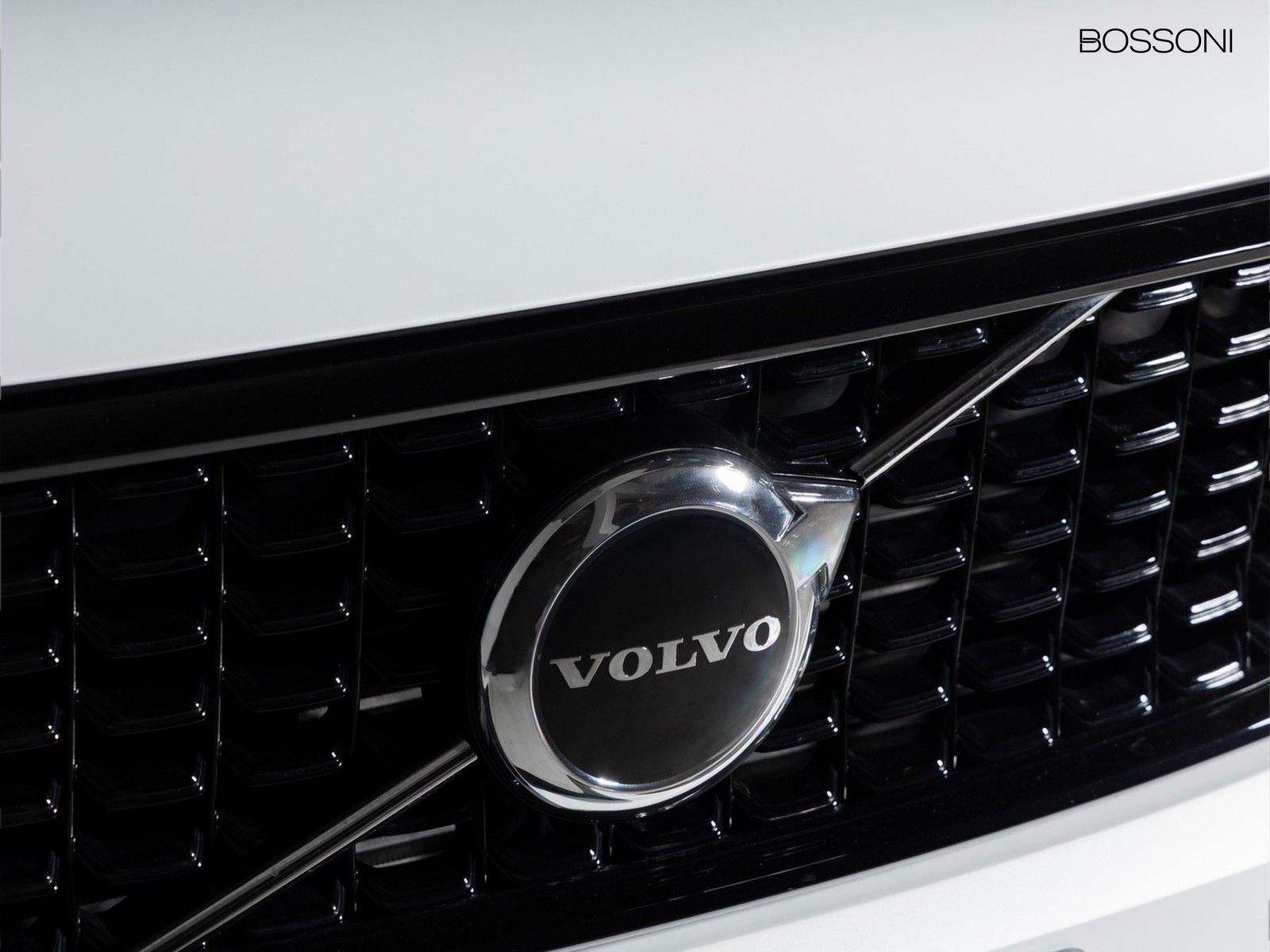 16 - Volvo XC40 1.5 t4 recharge plug-in-hybrid plus dark automatico