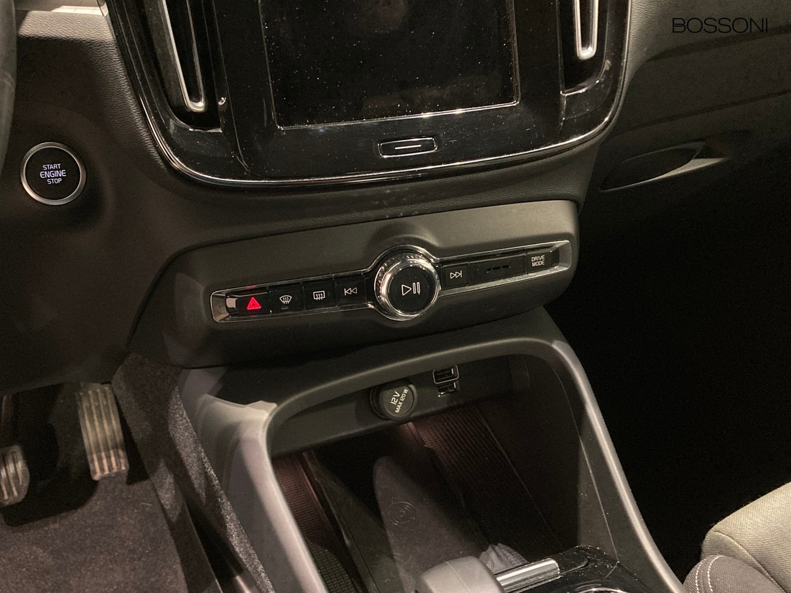 17 - Volvo XC40 1.5 t5 recharge plug-in-hybrid plus dark automatico
