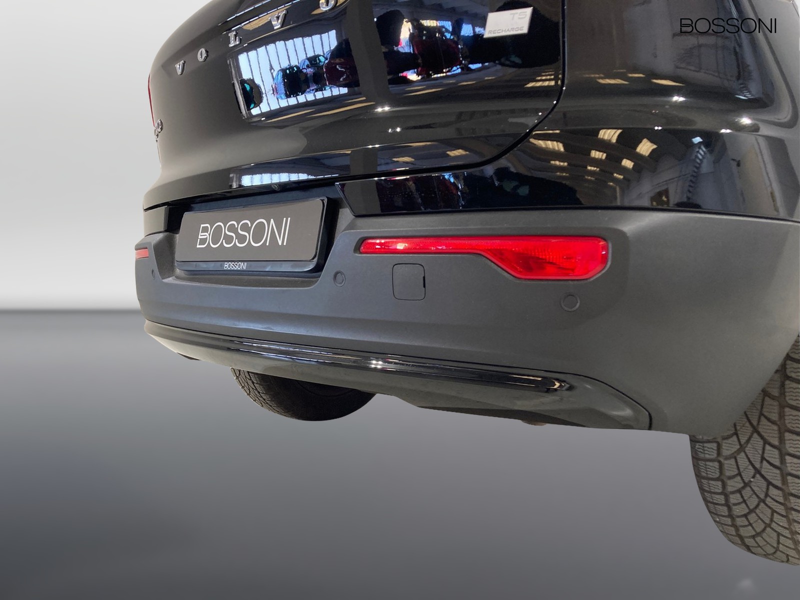24 - Volvo XC40 1.5 t5 recharge plug-in-hybrid plus dark automatico