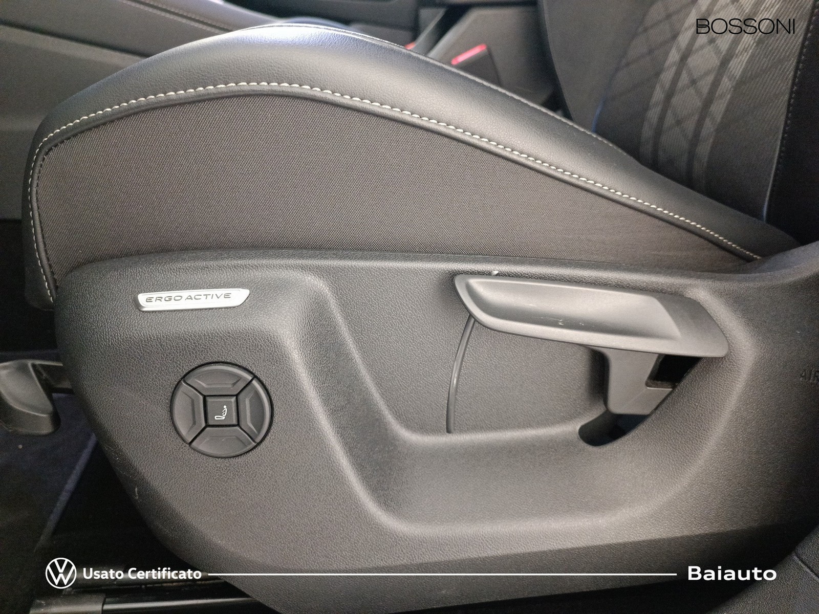 24 - Volkswagen Tiguan 2.0 tdi scr 150cv r-line dsg