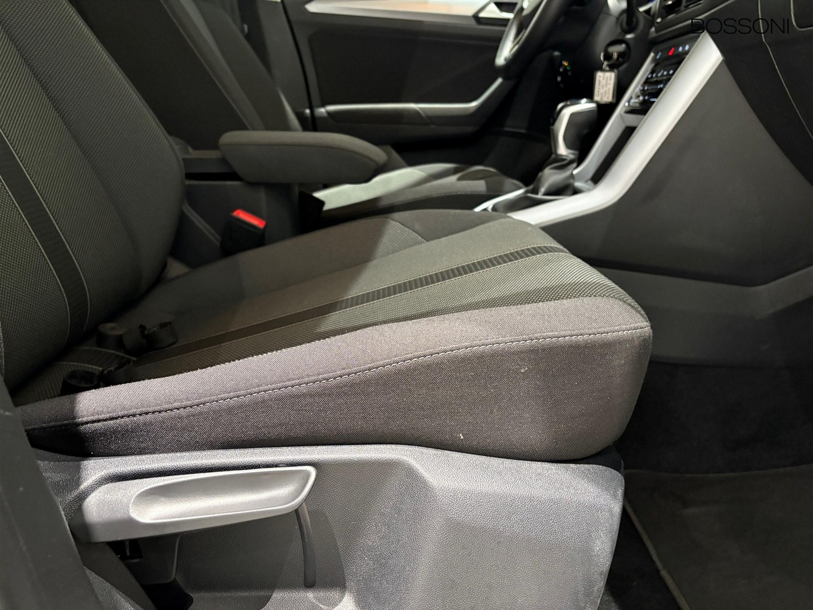 8 - Volkswagen T-Roc 2.0 tdi scr 150cv life dsg
