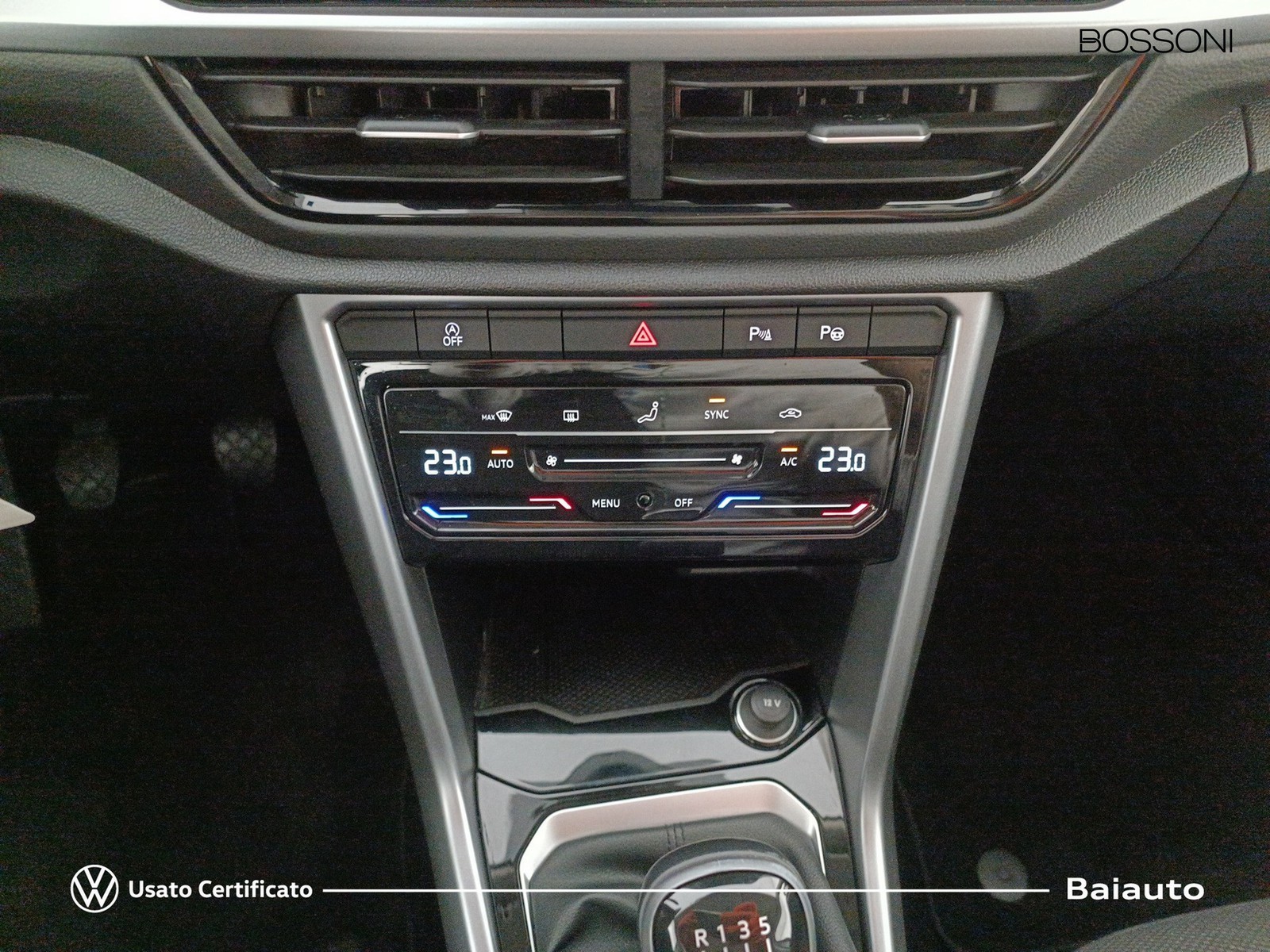 11 - Volkswagen T-Roc 1.0 tsi 110cv life