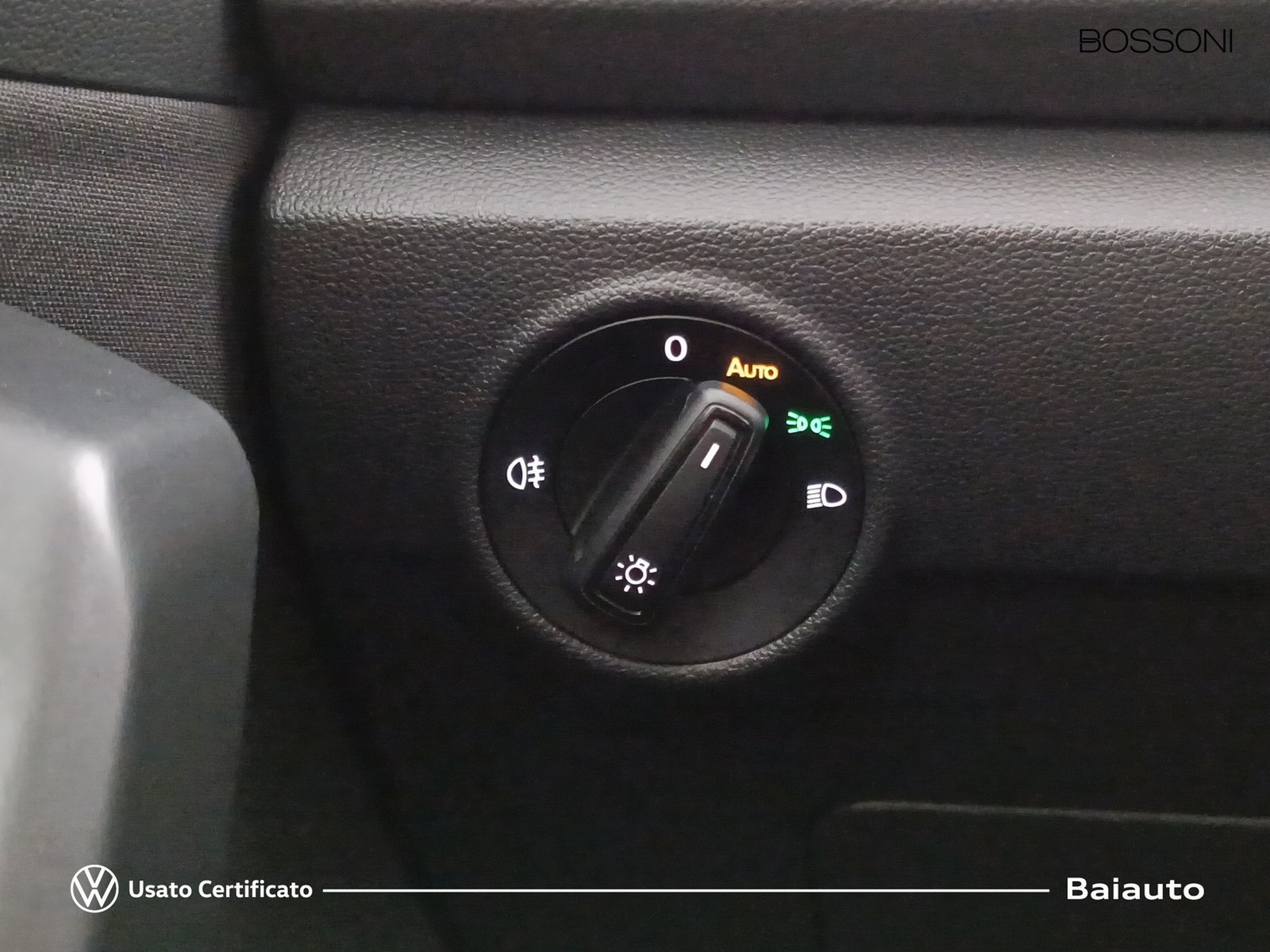 16 - Volkswagen T-Roc 1.0 tsi 110cv life