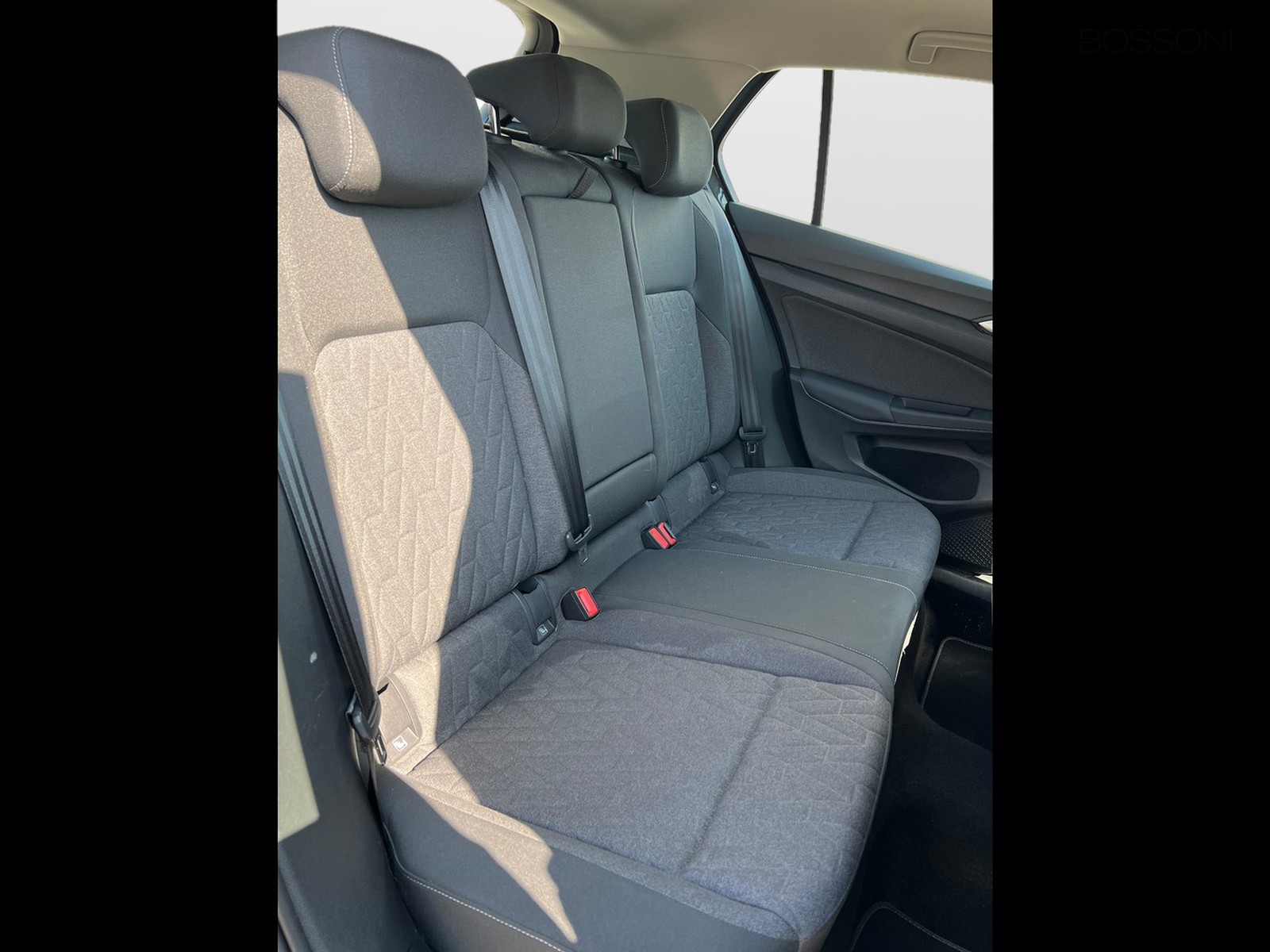 12 - Volkswagen Golf 2.0 tdi scr 115cv life
