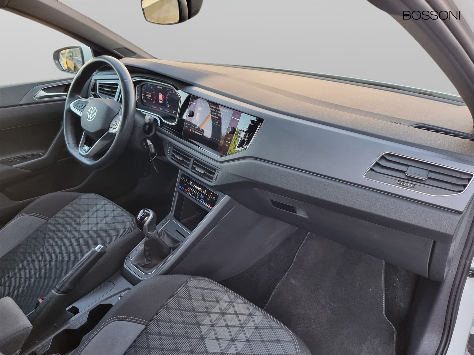 11 - Volkswagen Polo 1.0 tsi 95cv r line