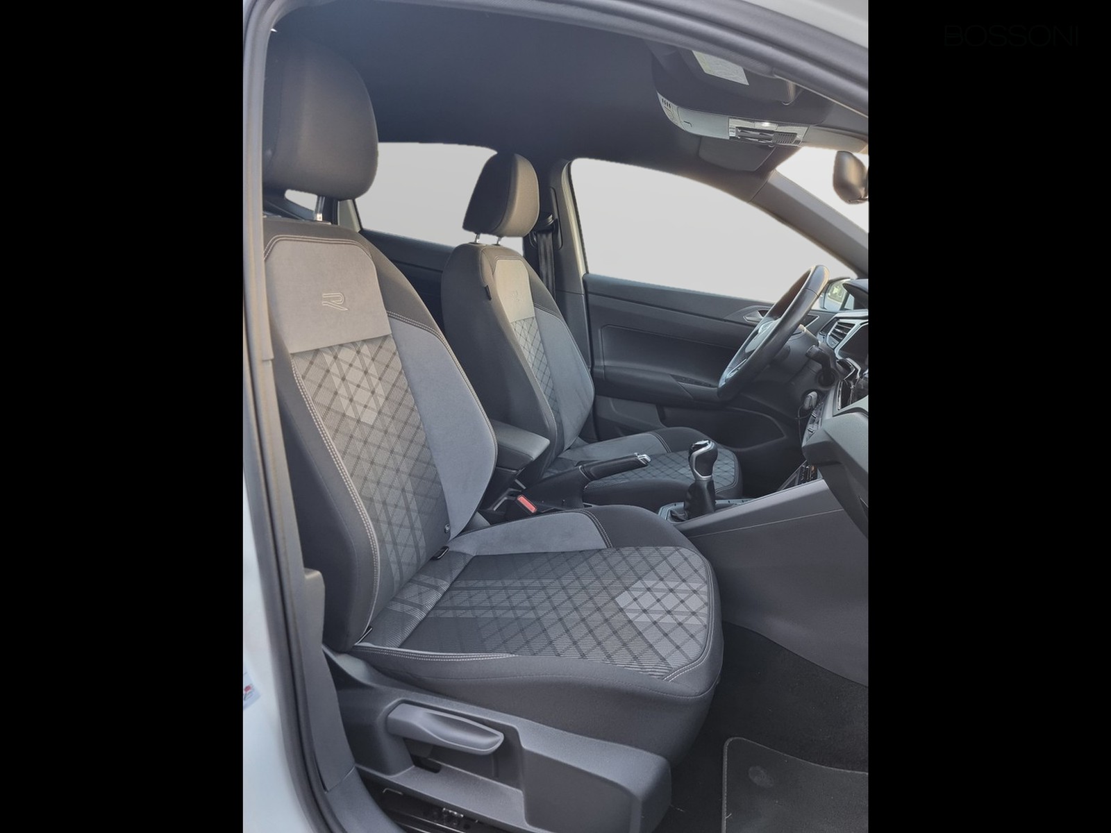 12 - Volkswagen Polo 1.0 tsi 95cv r line