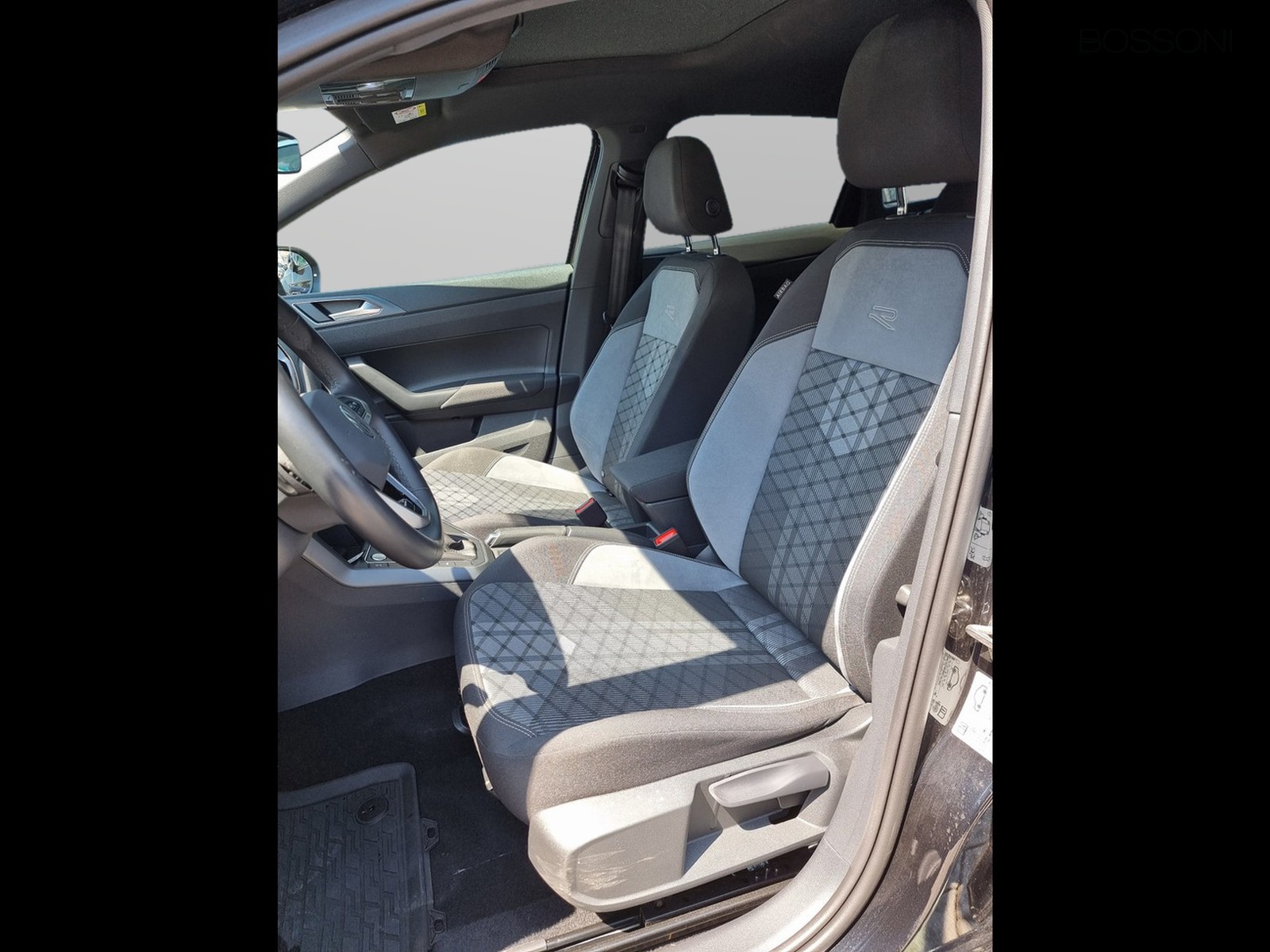 8 - Volkswagen Taigo 1.0 tsi 115cv r-line plus dsg