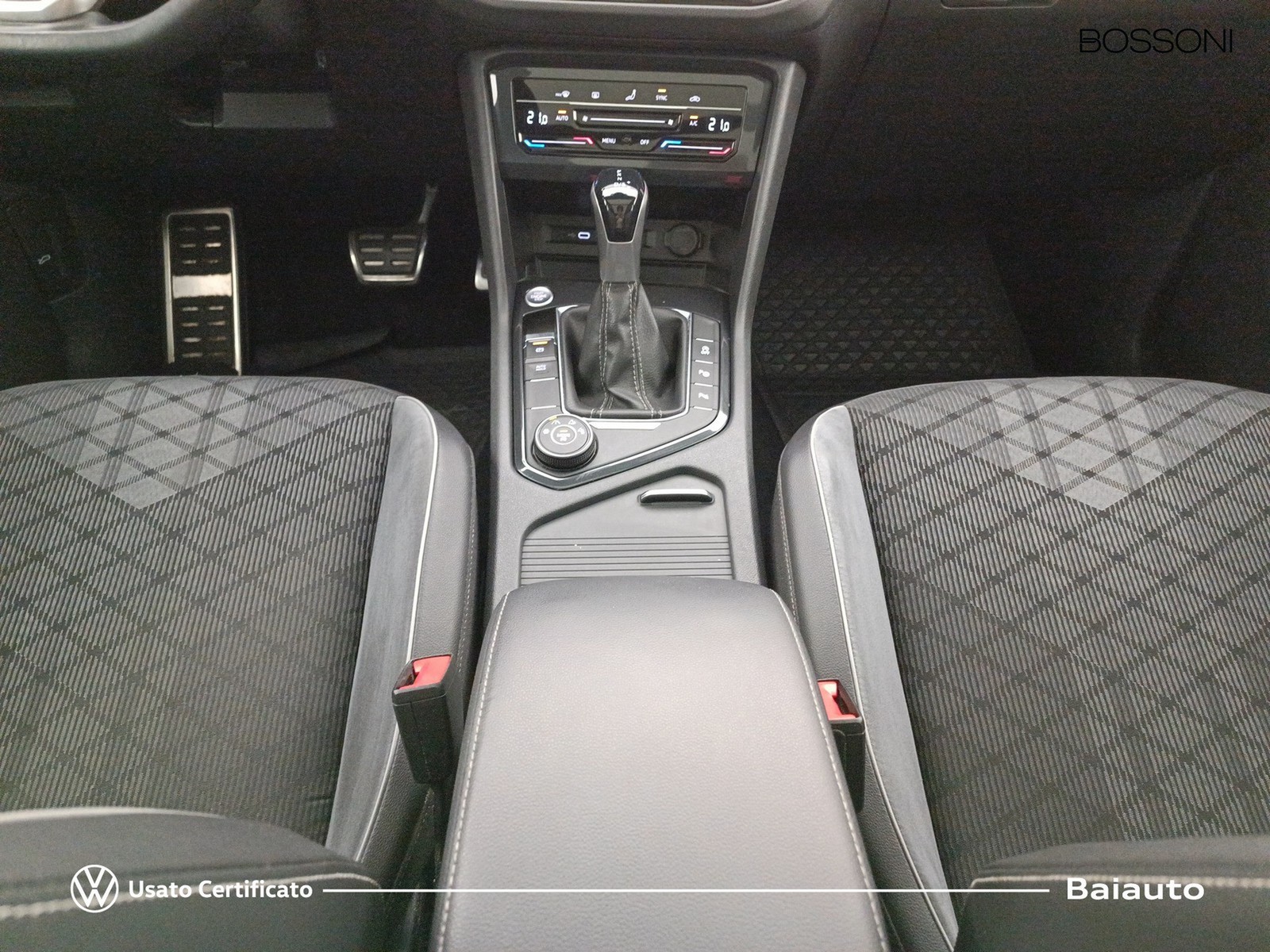 14 - Volkswagen Tiguan 2.0 tdi scr 200cv r line 4motion dsg
