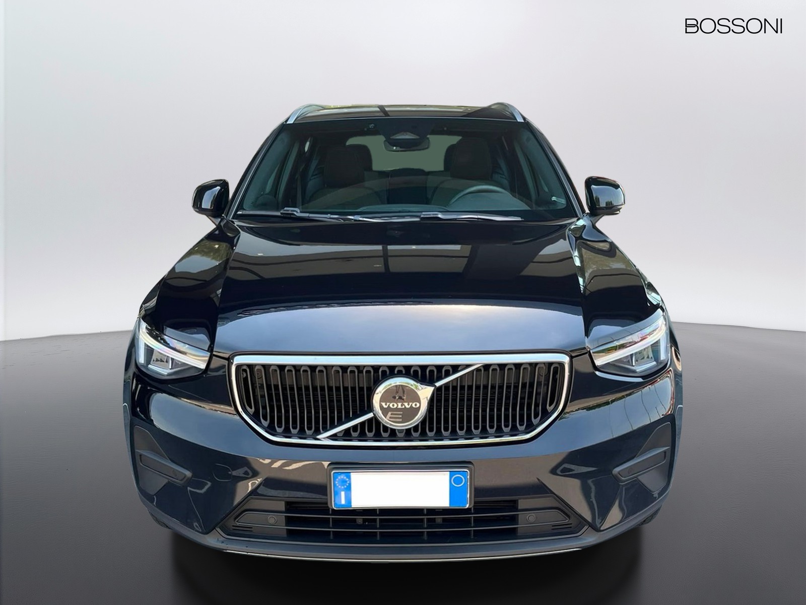 10 - Volvo XC40 2.0 b3 core automatico