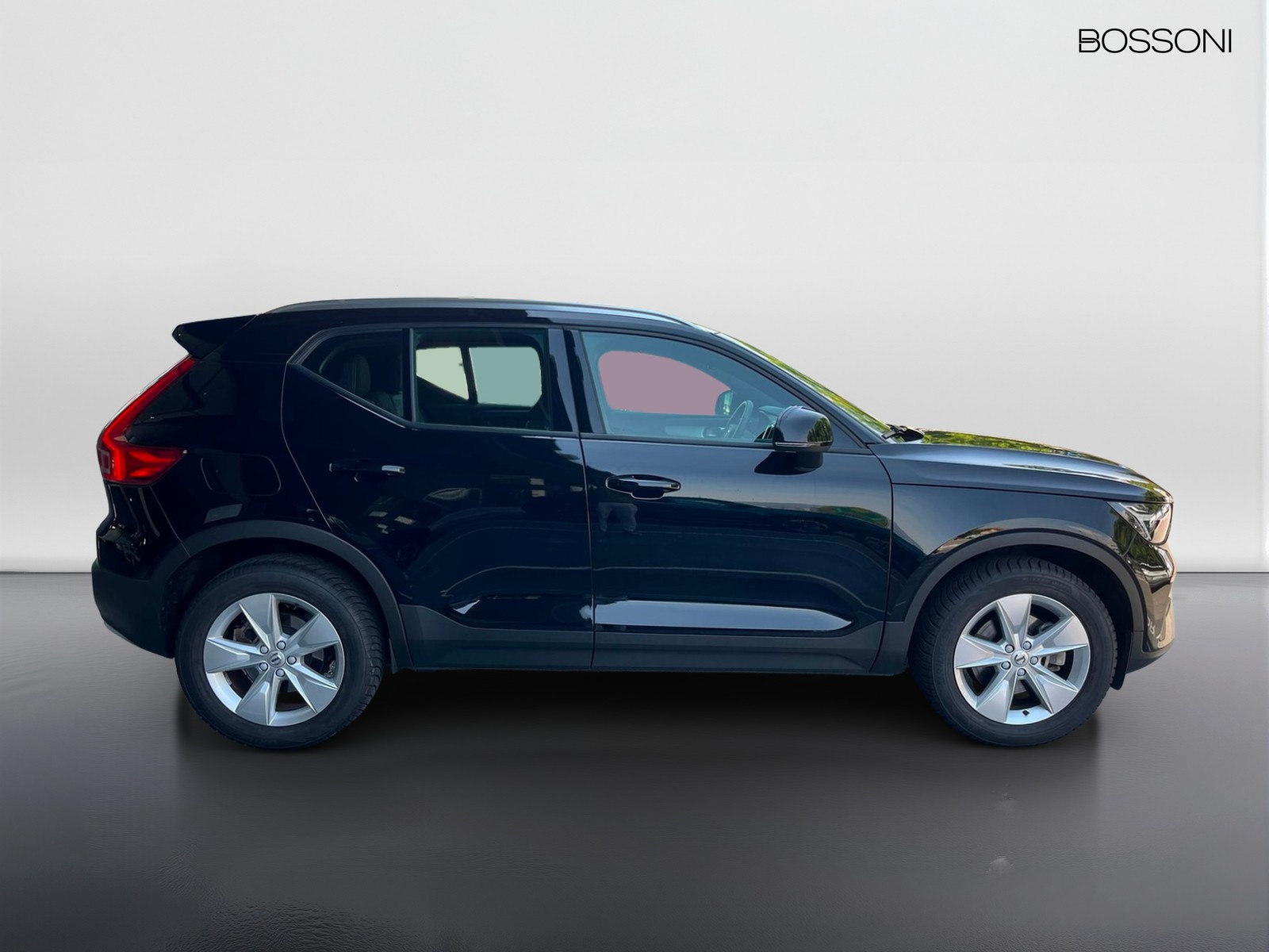 16 - Volvo XC40 2.0 b3 core automatico