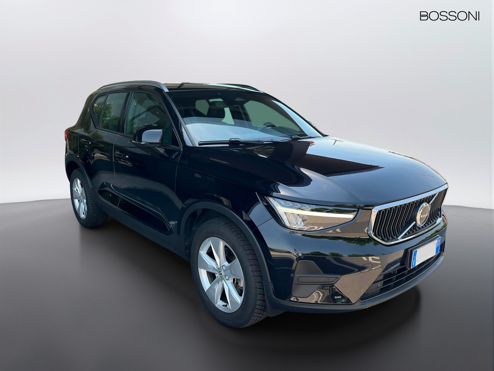 17 - Volvo XC40 2.0 b3 core automatico